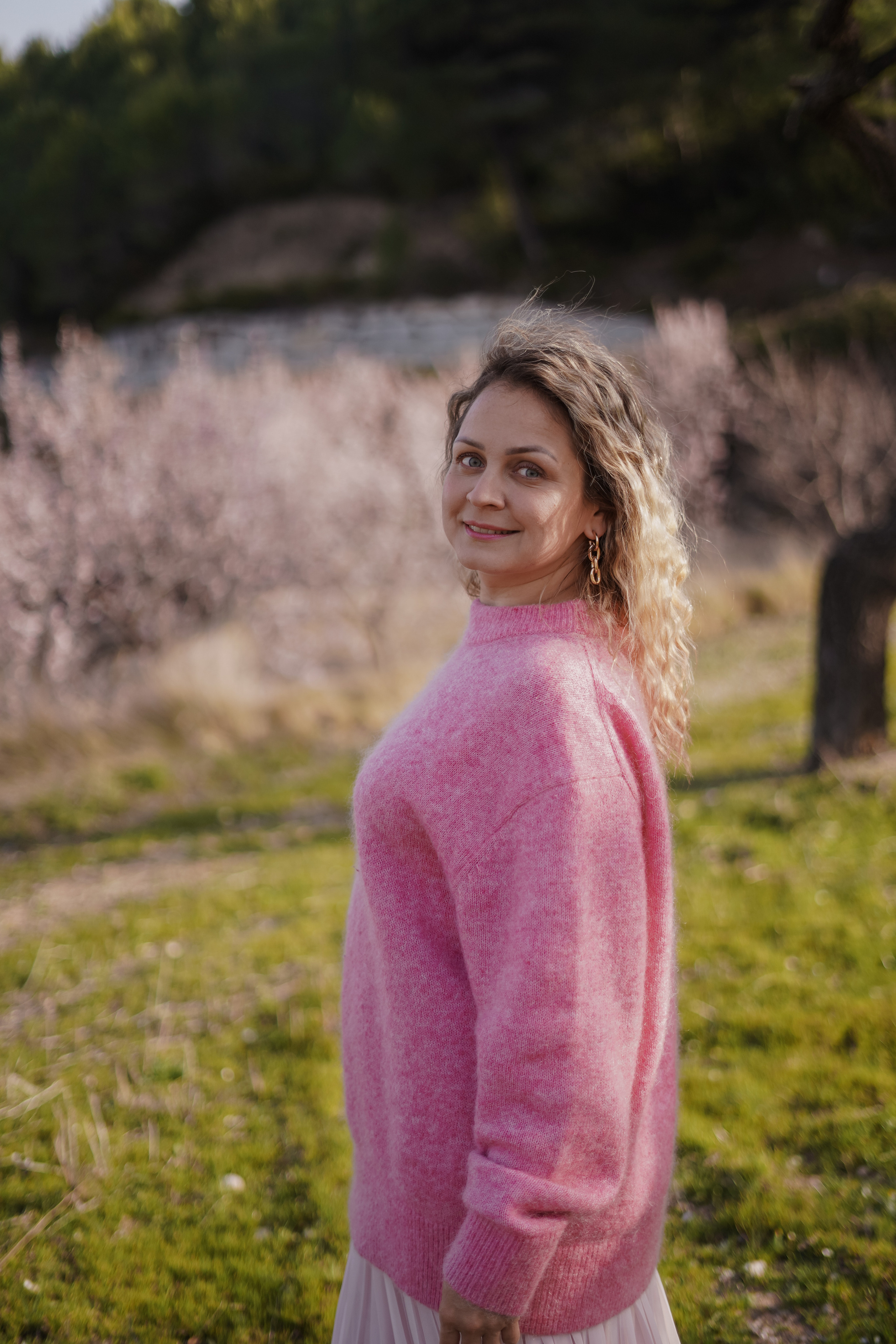 Almendros florecidos. Familia. Fotografo familiar, bodas, reportaje Diana Memetova Alicante, Benidorm