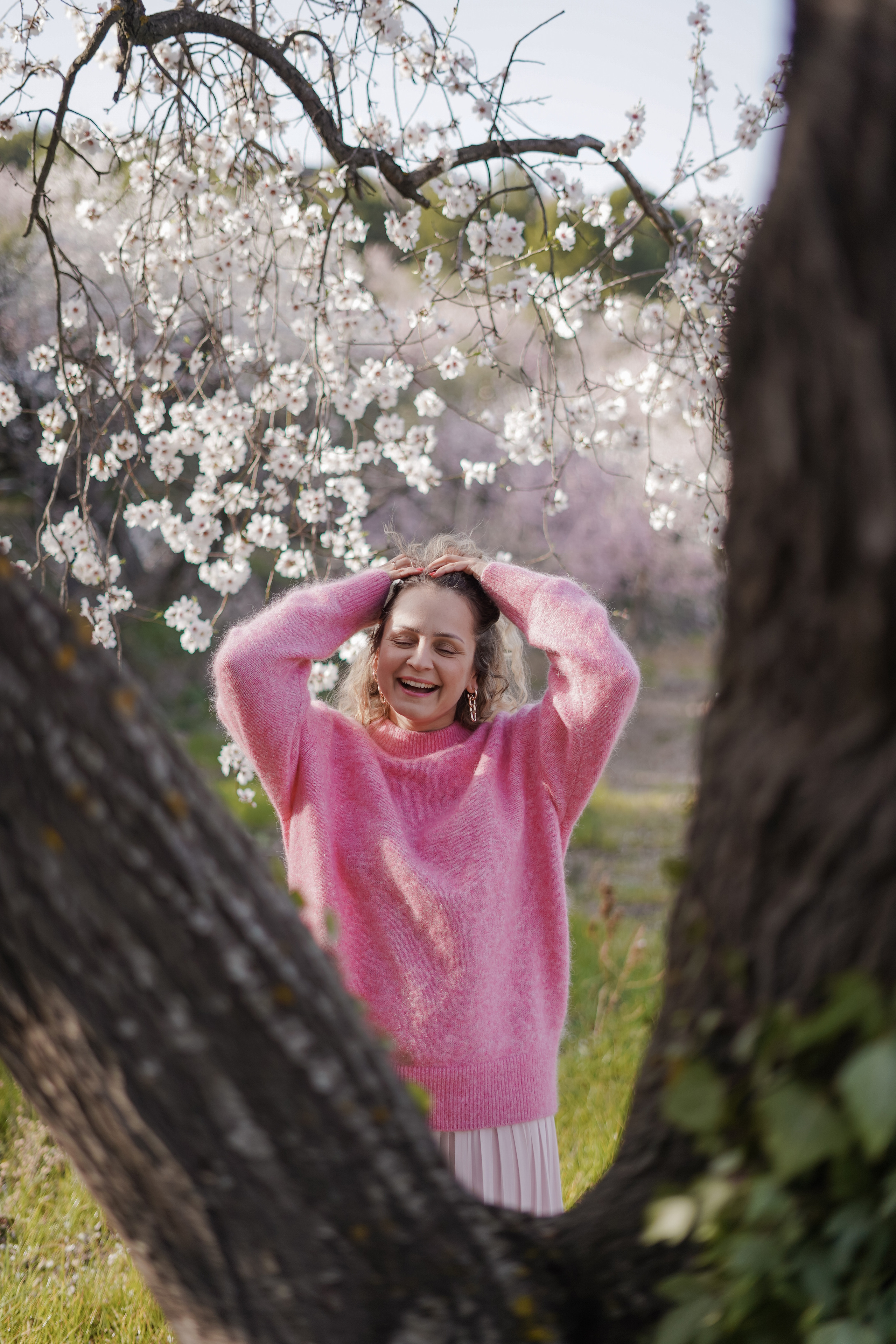 Almendros florecidos. Familia. Fotografo familiar, bodas, reportaje Diana Memetova Alicante, Benidorm