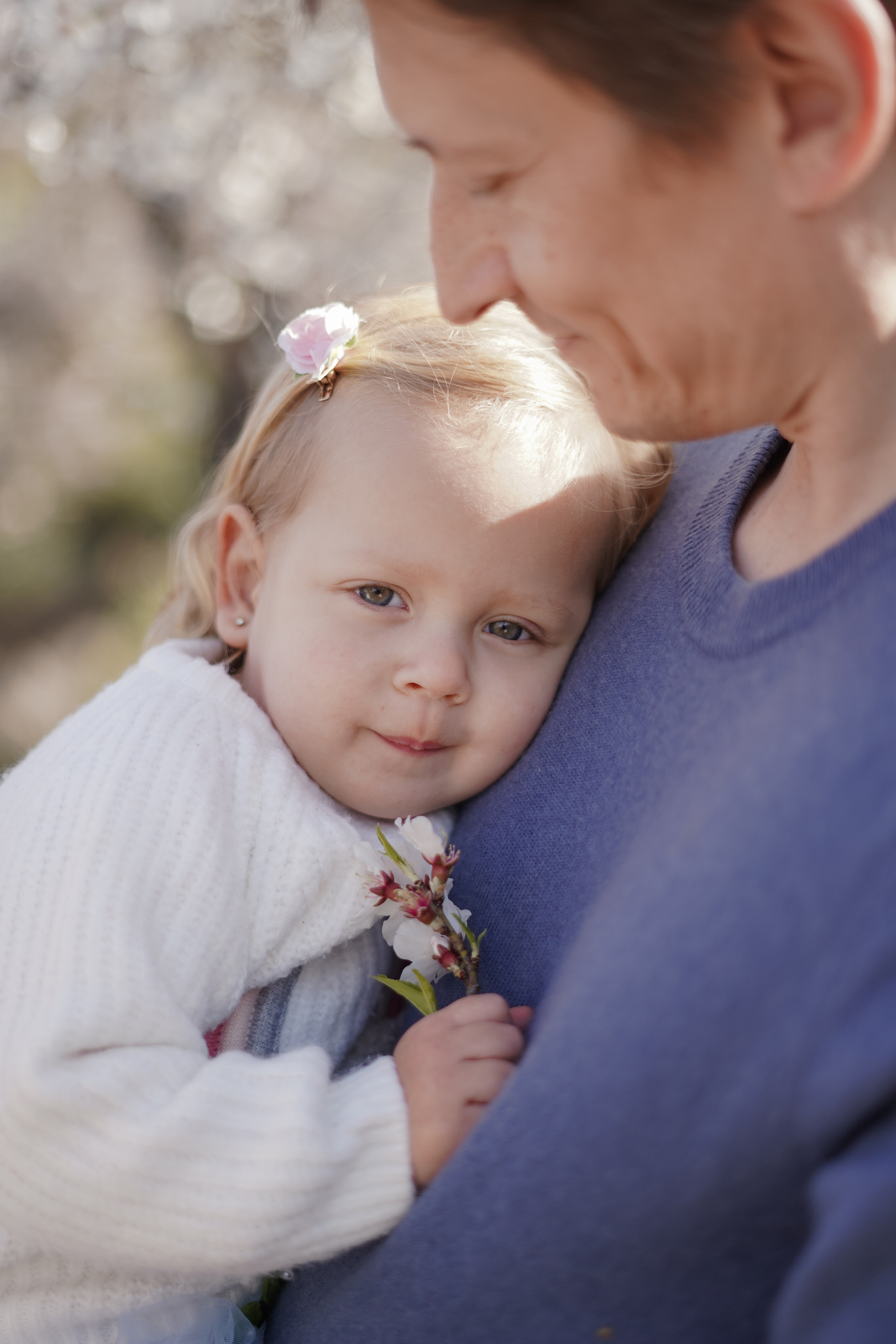 Almendros florecidos. Familia. Fotografo familiar, bodas, reportaje Diana Memetova Alicante, Benidorm
