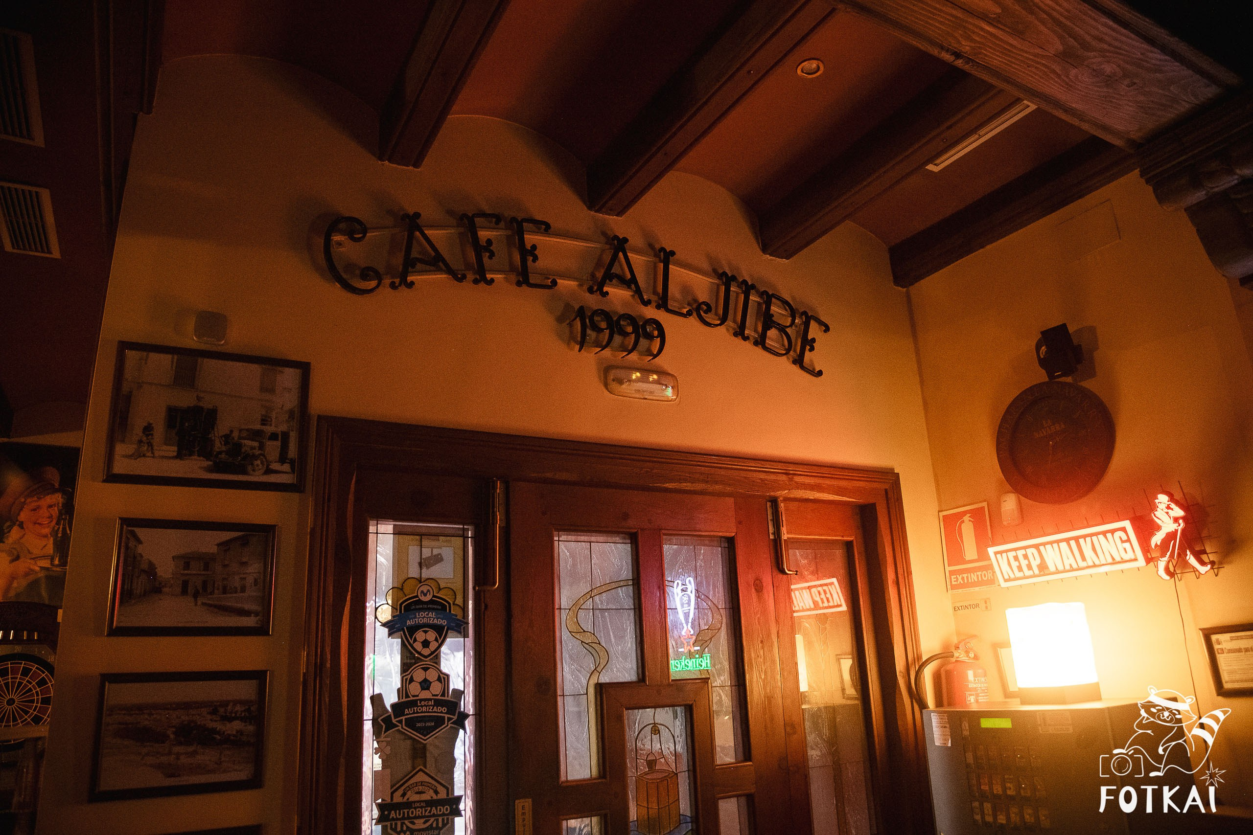 Stones of the Coast en Café Aljibe Rojales: Reportaje fotográfico 30.08.25 | FOTKAI