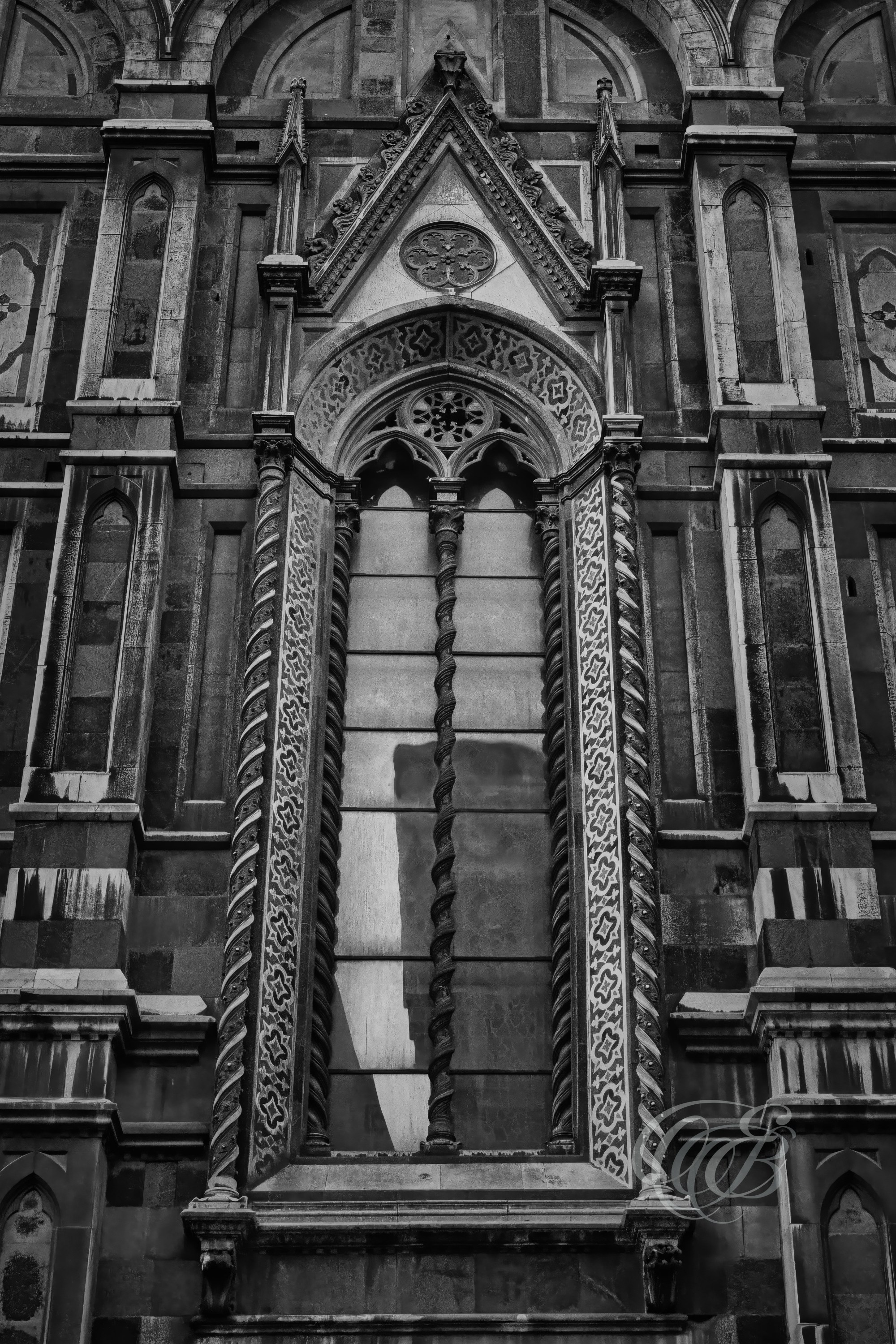 Florence Italy - Santa Maria del Fiore Gothic Windows - B&W - Eduardo Bartoli Fine Art Photography - Black-and-white photograph of the Gothic windows of Santa Maria del Fiore in Florence, Italy – fine art photography by Eduardo Bartoli.