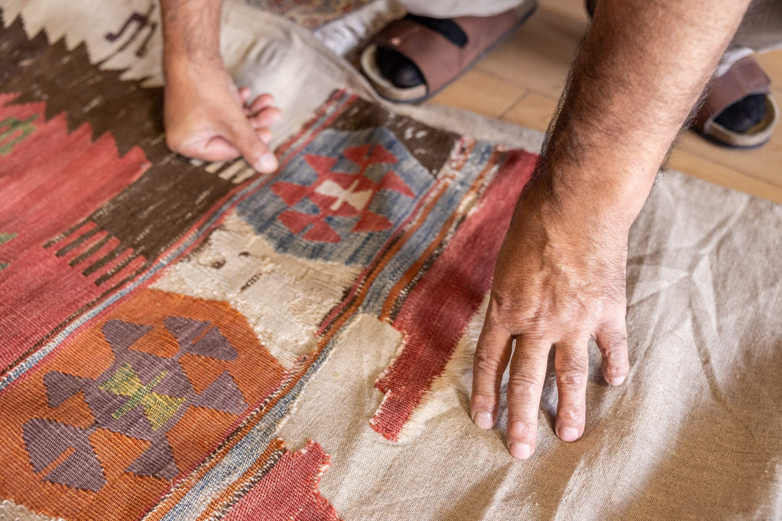Teppichrestaurator, Salzburg, 2024. Guzel Kolobova| Fotografin| Salzburg