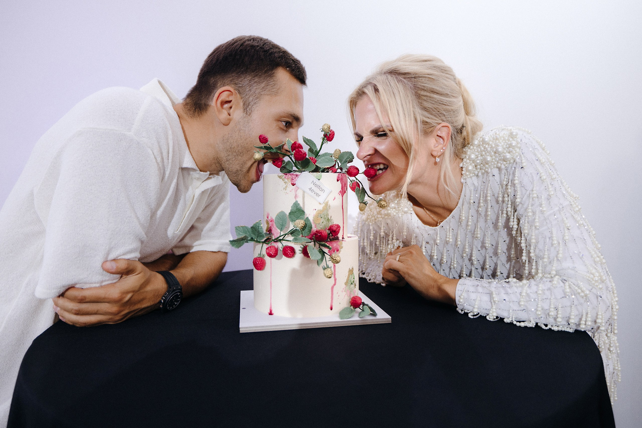 Юбилей свадьбы — 10 лет вместе, Porsche, страсть и стильная фотосессия в Риге. Евгений Тимофеев | Свадебный и контент-фотограф и видеограф в Риге