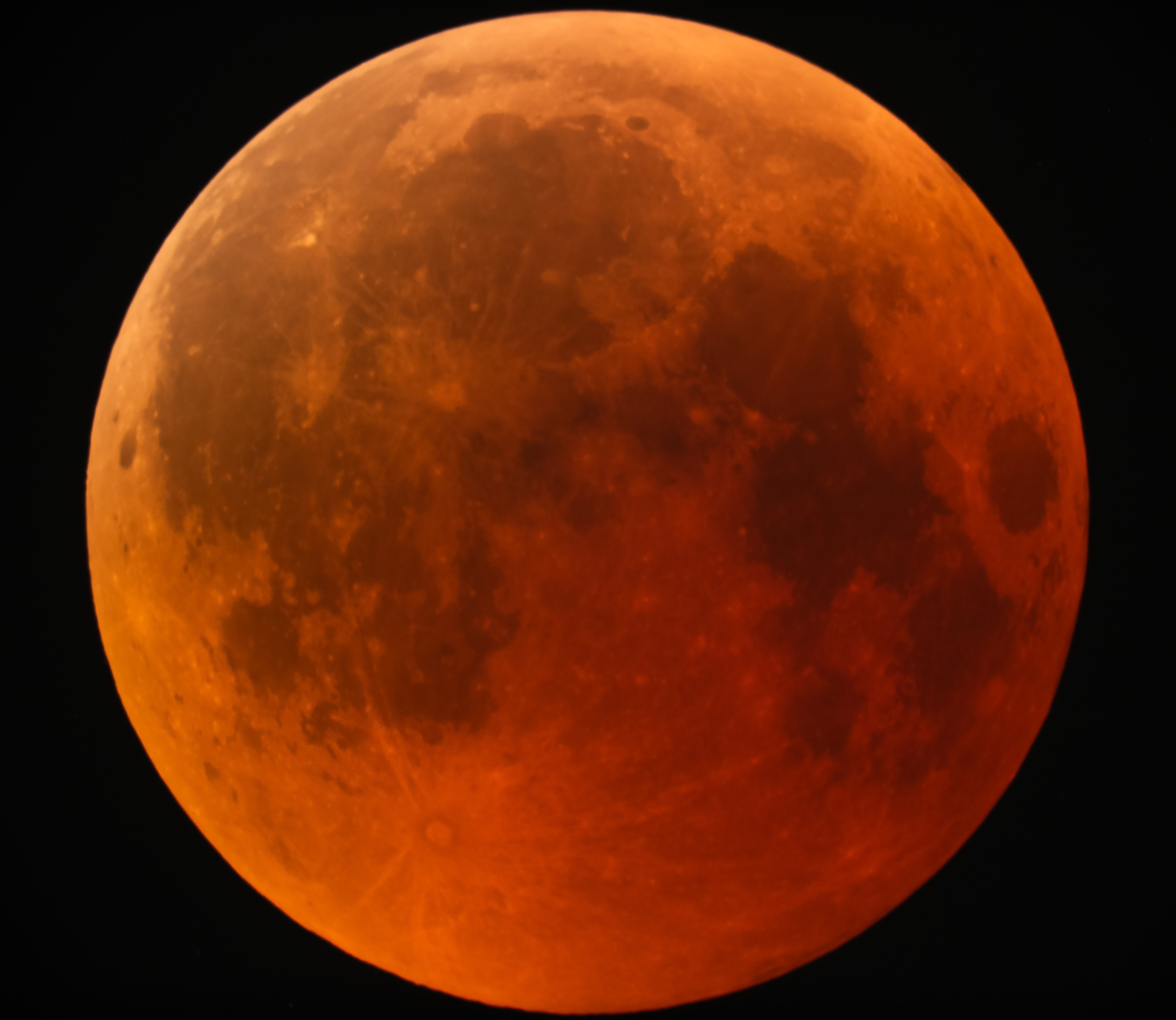 Qanlı Ay — Ay tutulması. Həvəskar Astronomlar Cəmiyyəti — Astronomy.az