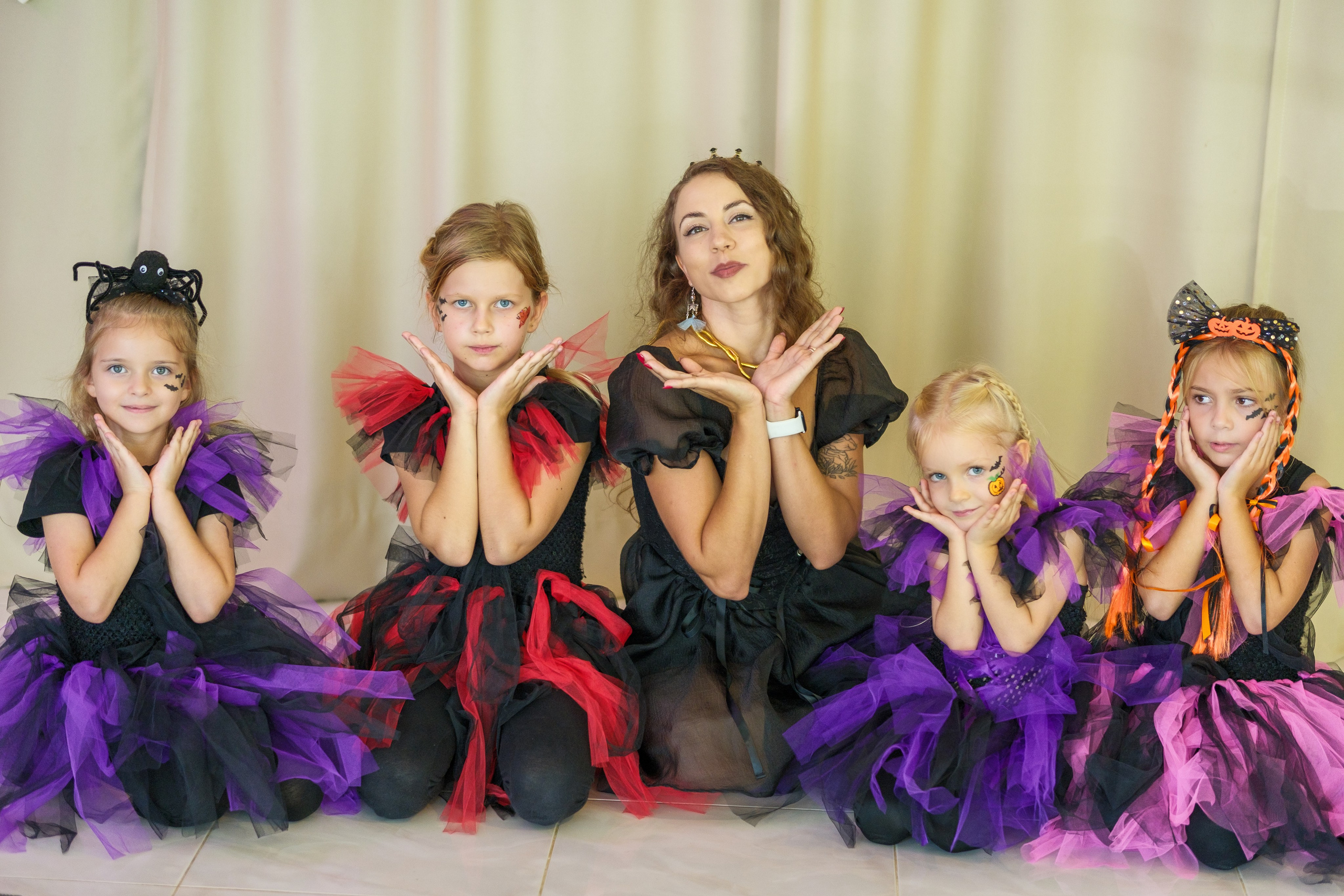 HalloWeen in Mom To Be. Graytail Photo