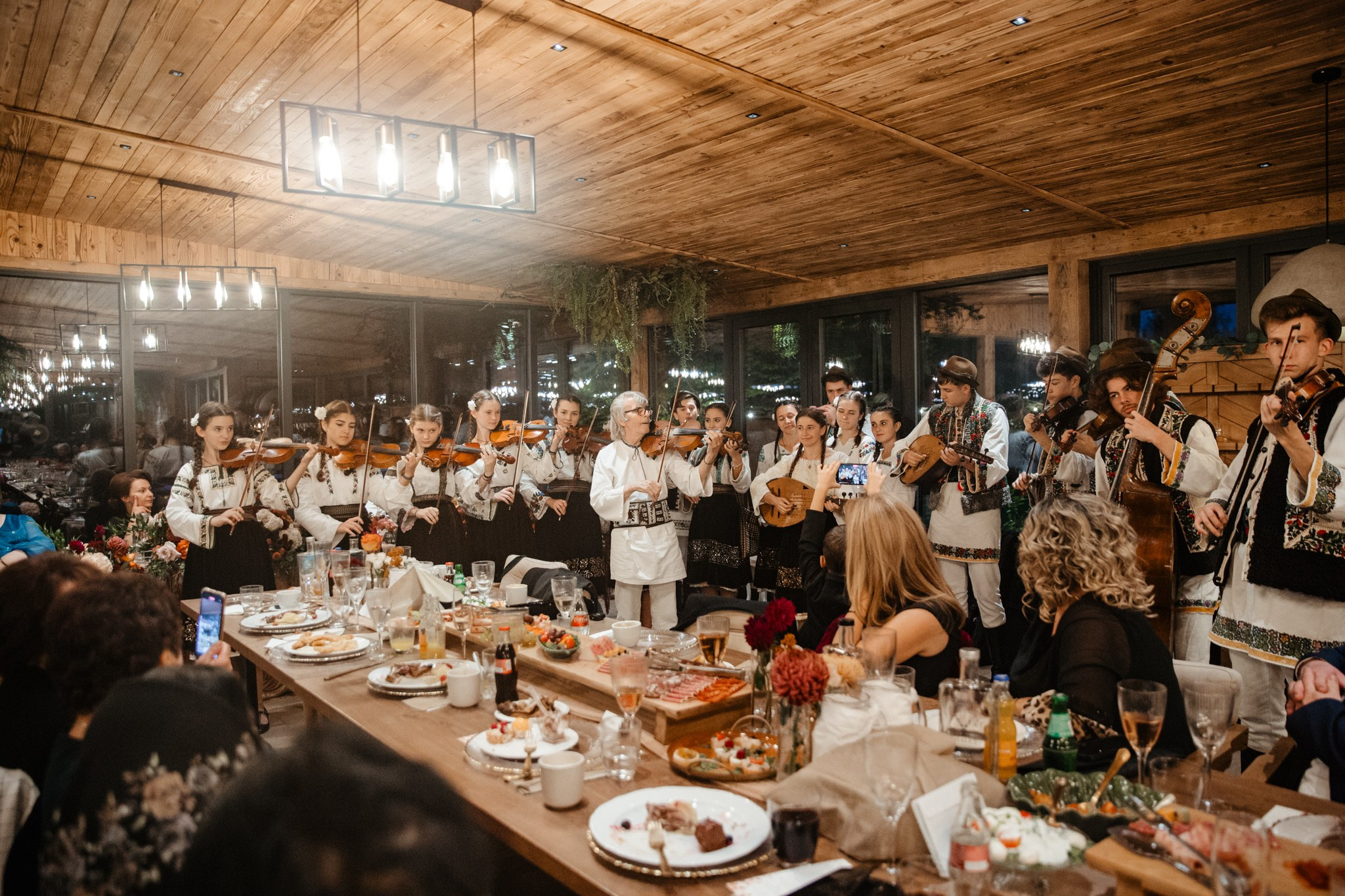 Nunta de Poveste la Sucevița: Cristi și Andreea. Servicii foto-video profesionale, pentru momente de neuitat