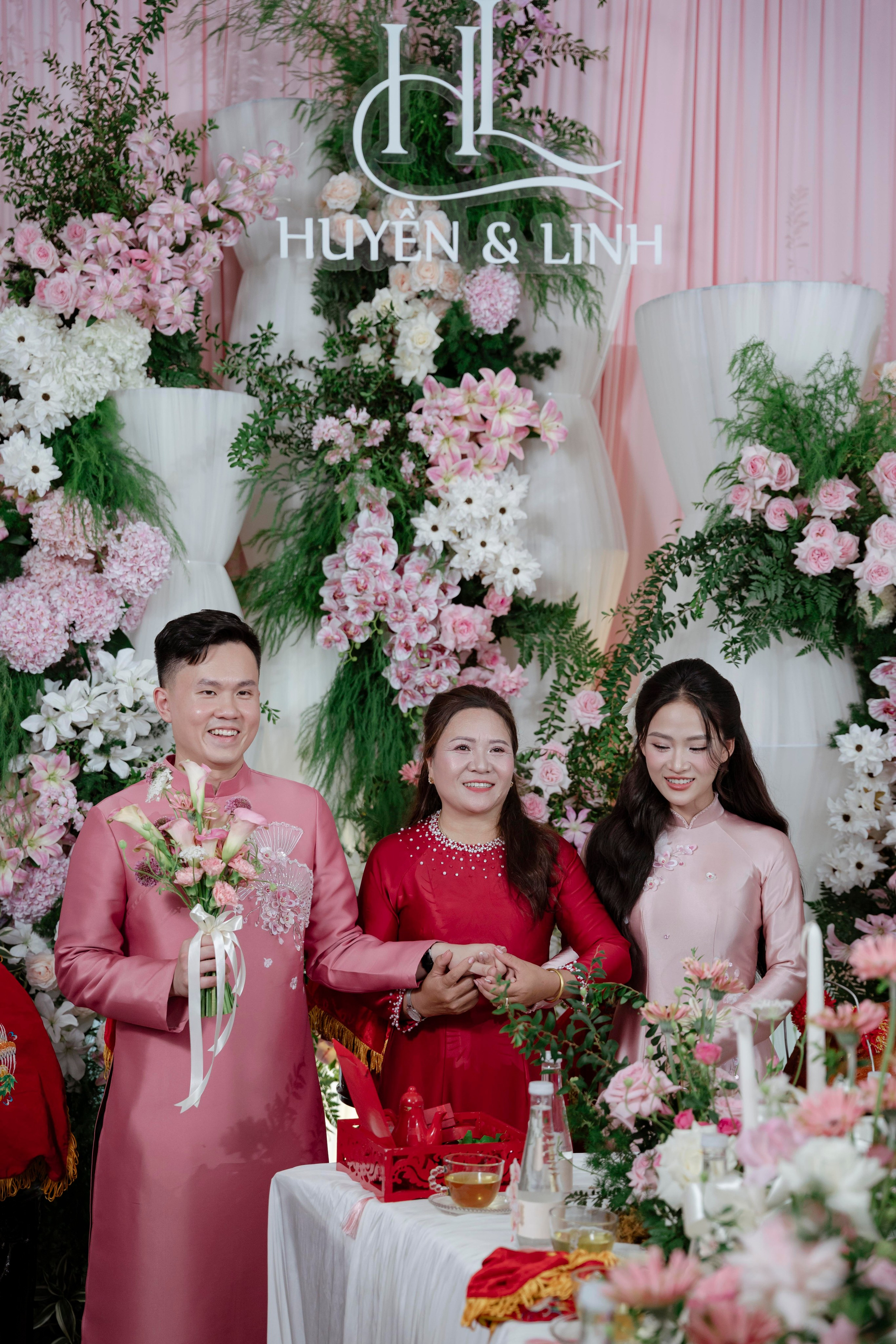 LINH & HUYEN. WEDDING PHOTOGRAPHER IN VIETNAM