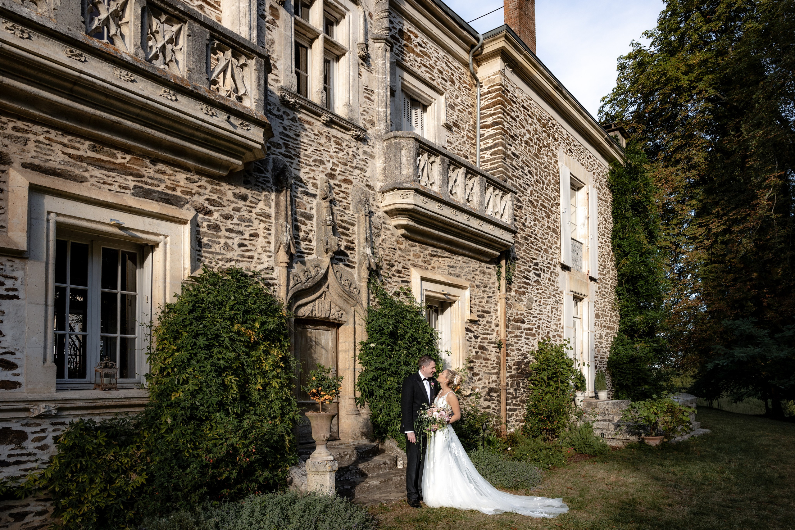 A Dordogne Château Wedding: Lucia & Gareth at d’Oche