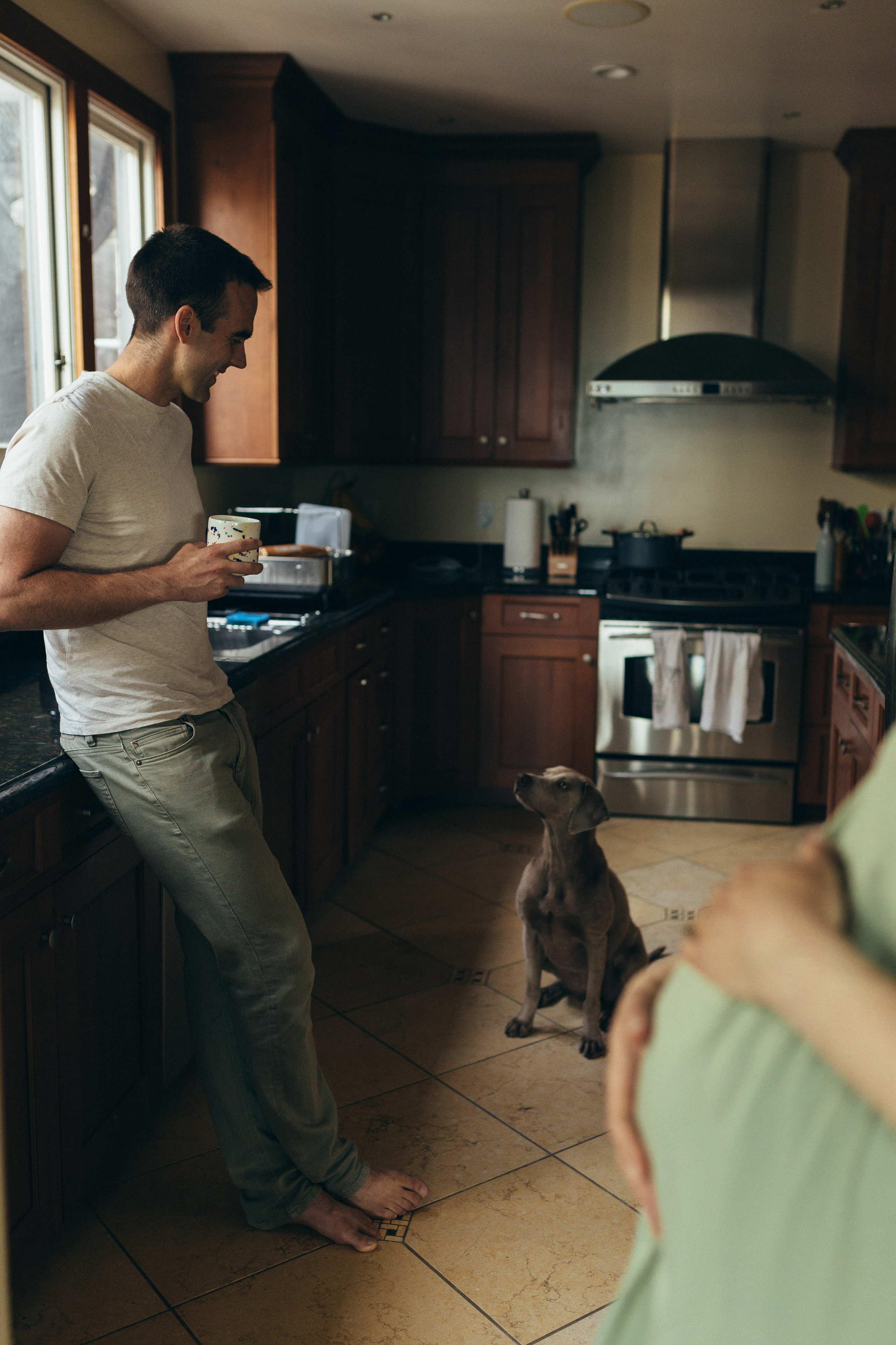 Cozy Home Maternity Photo session. Maternity, newborn photographer in the Bay Area|Iryna Rakivnenko