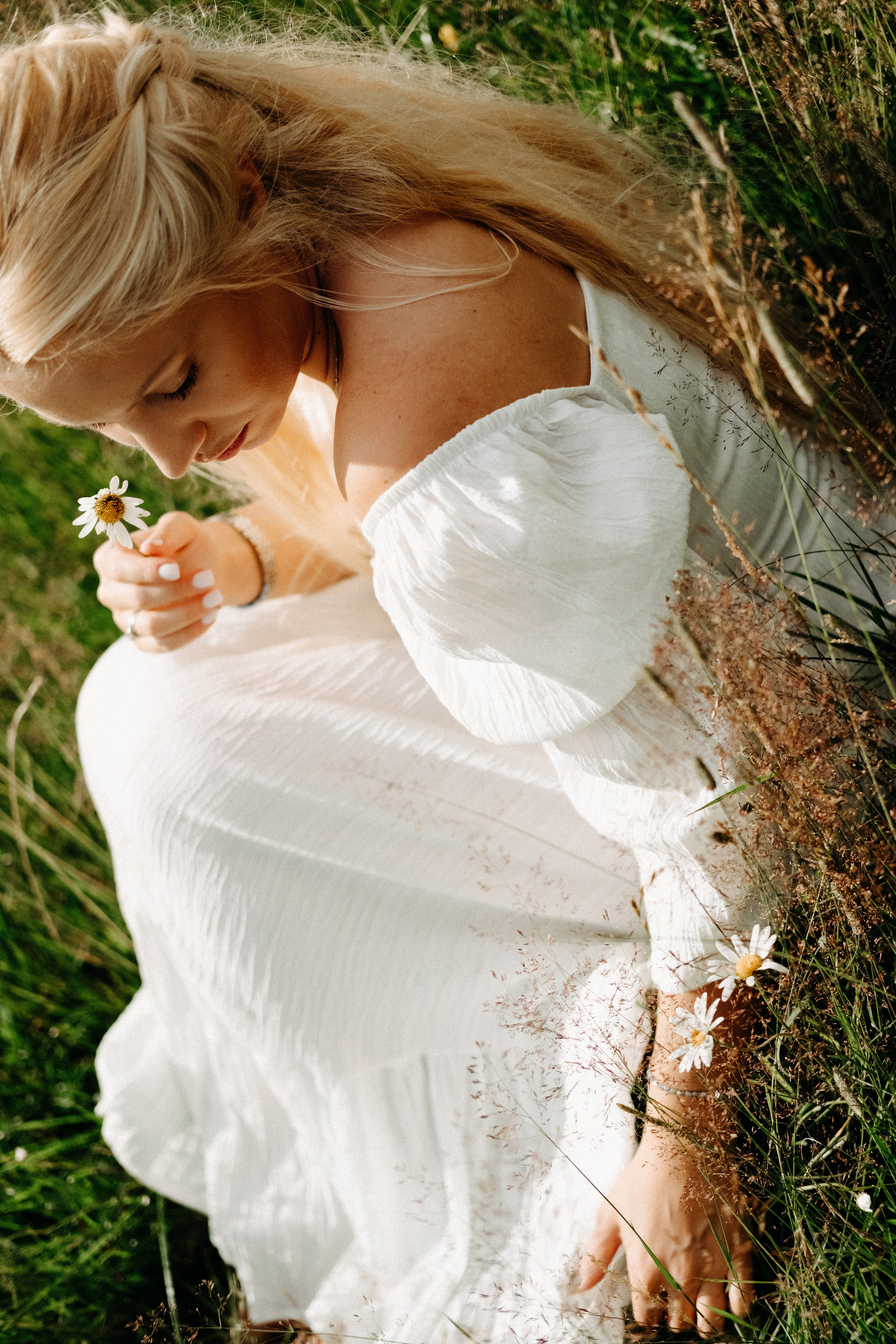 Woman with the flowers in Gudauri