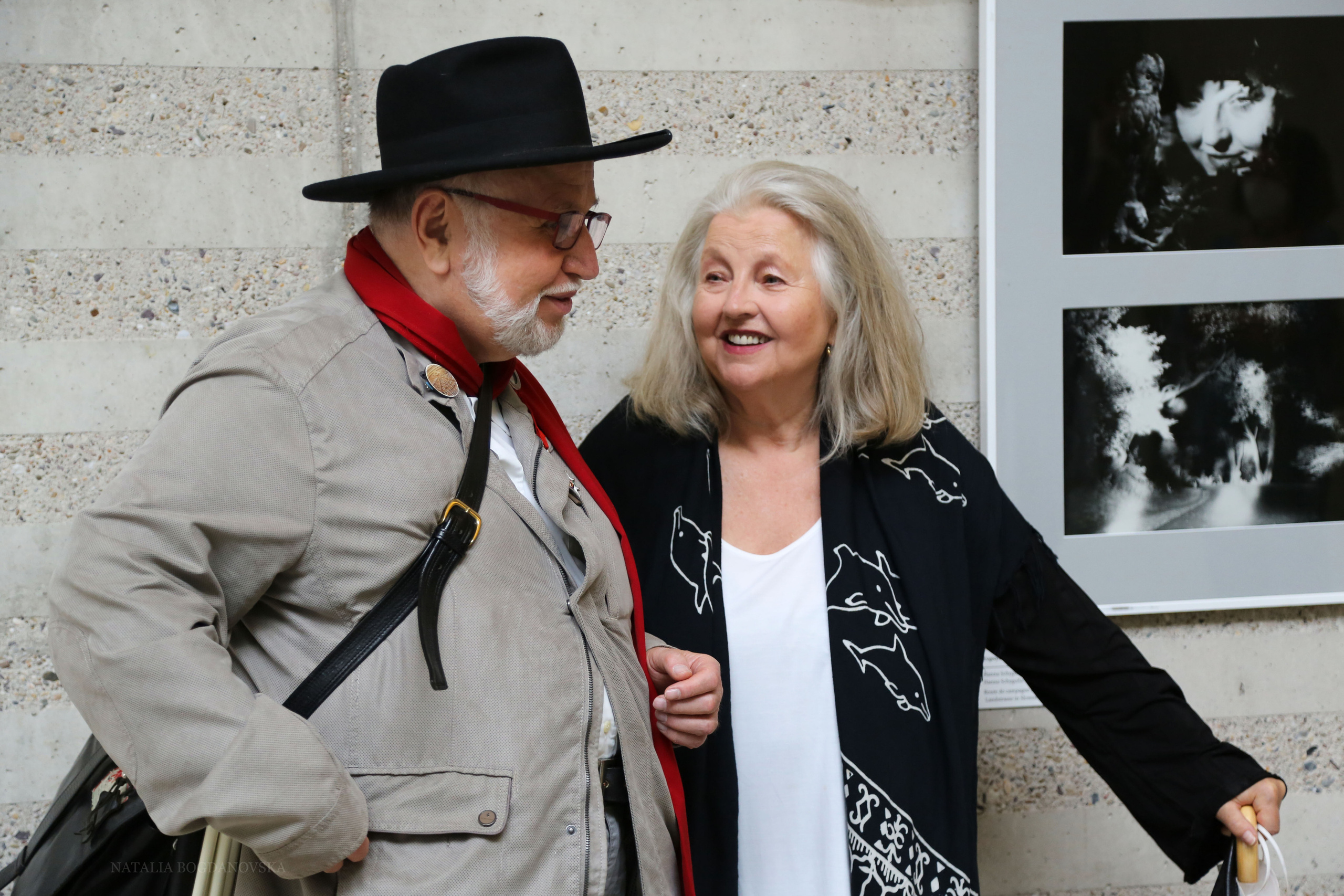 Evgen Bavcar et Hanna Schygulla à l'exposition d'Evgen Bavcar, photo Natalia Bogdanovska Berlin 2021