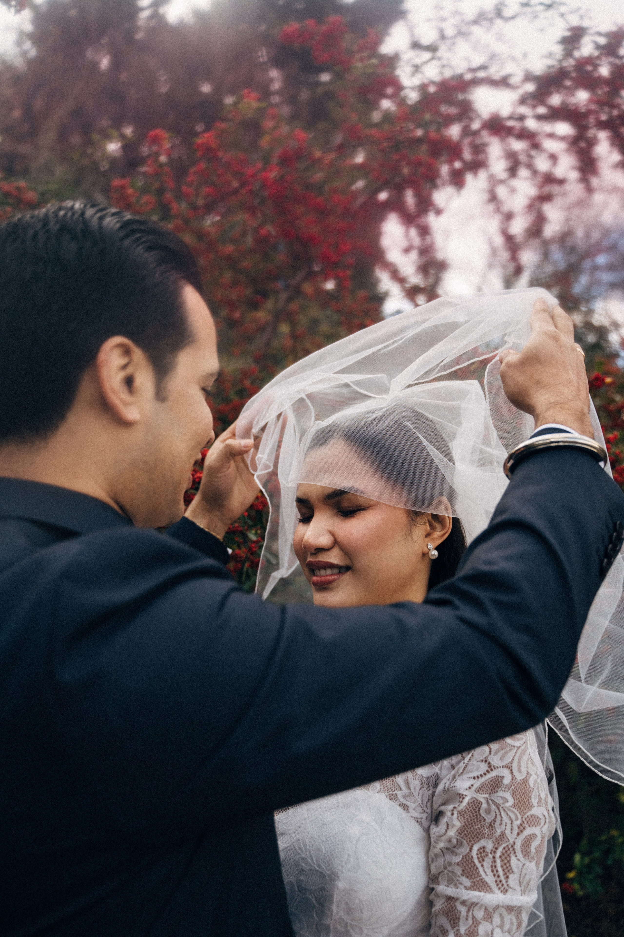 Wedding photo shoot in the Tbilisi Botanical Garden in winter