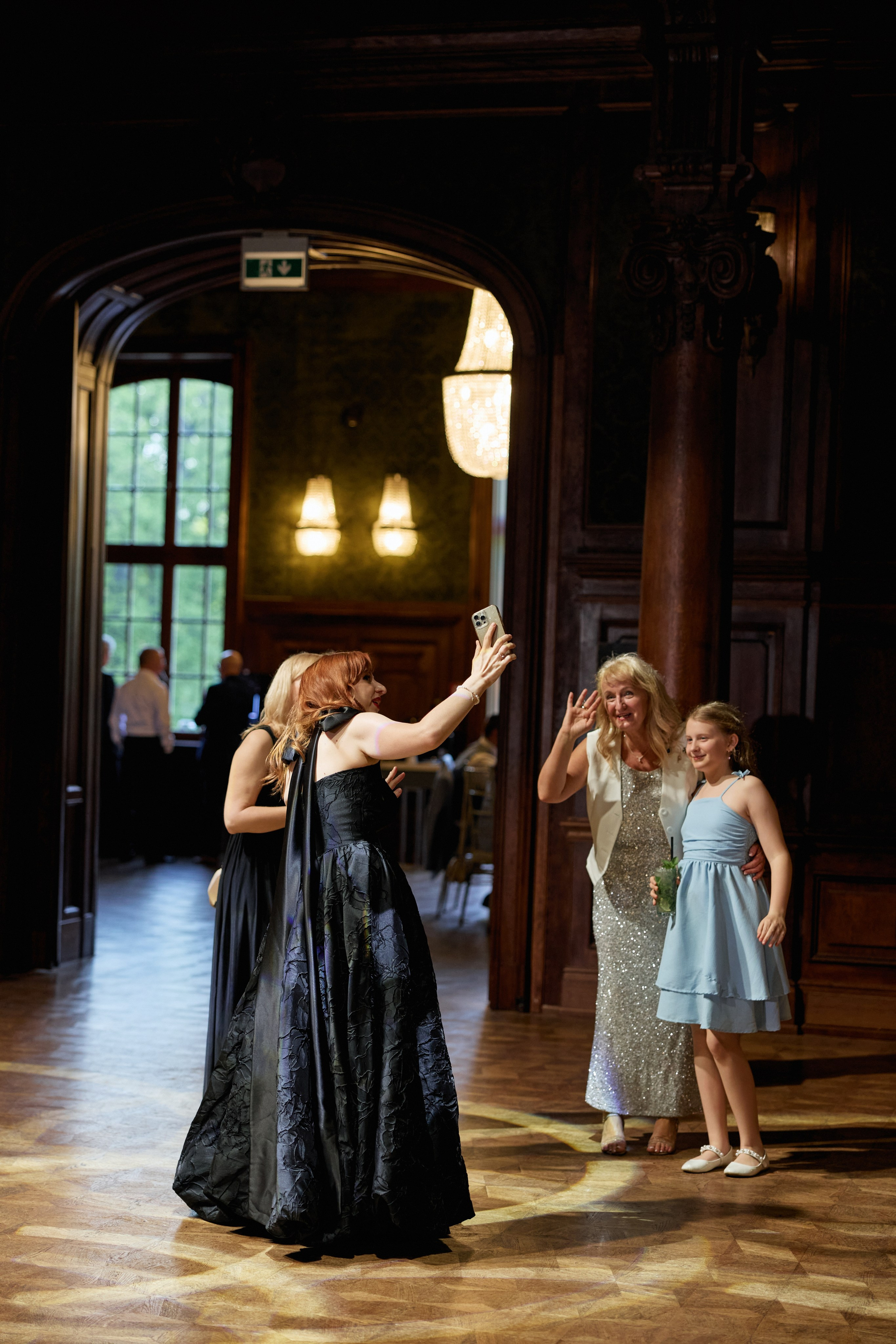 Wiktoria & Kacper. Pałac Goetz. Fotograf ślubny i rodzinny w Krakowie Yana Klymova