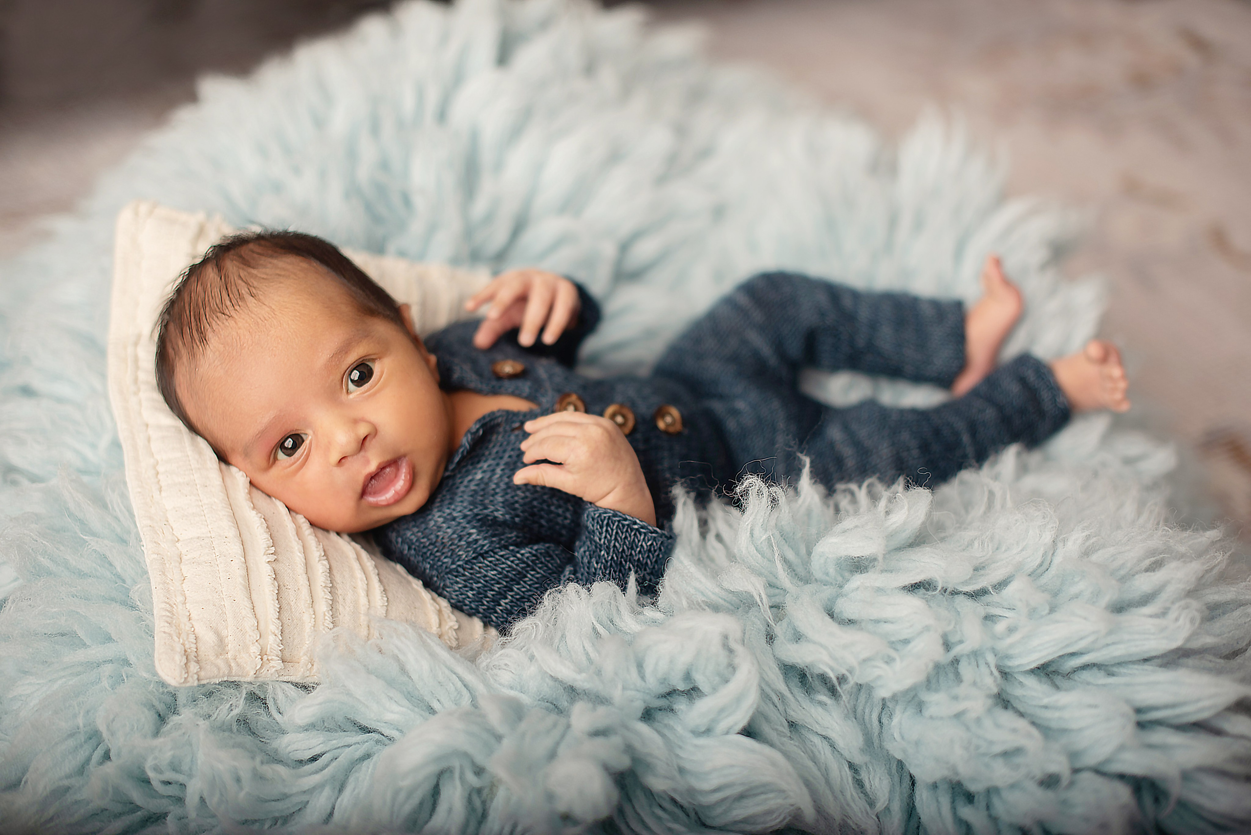 Mr Cute. Newborn, pregnancy, family photographer in New Jersey