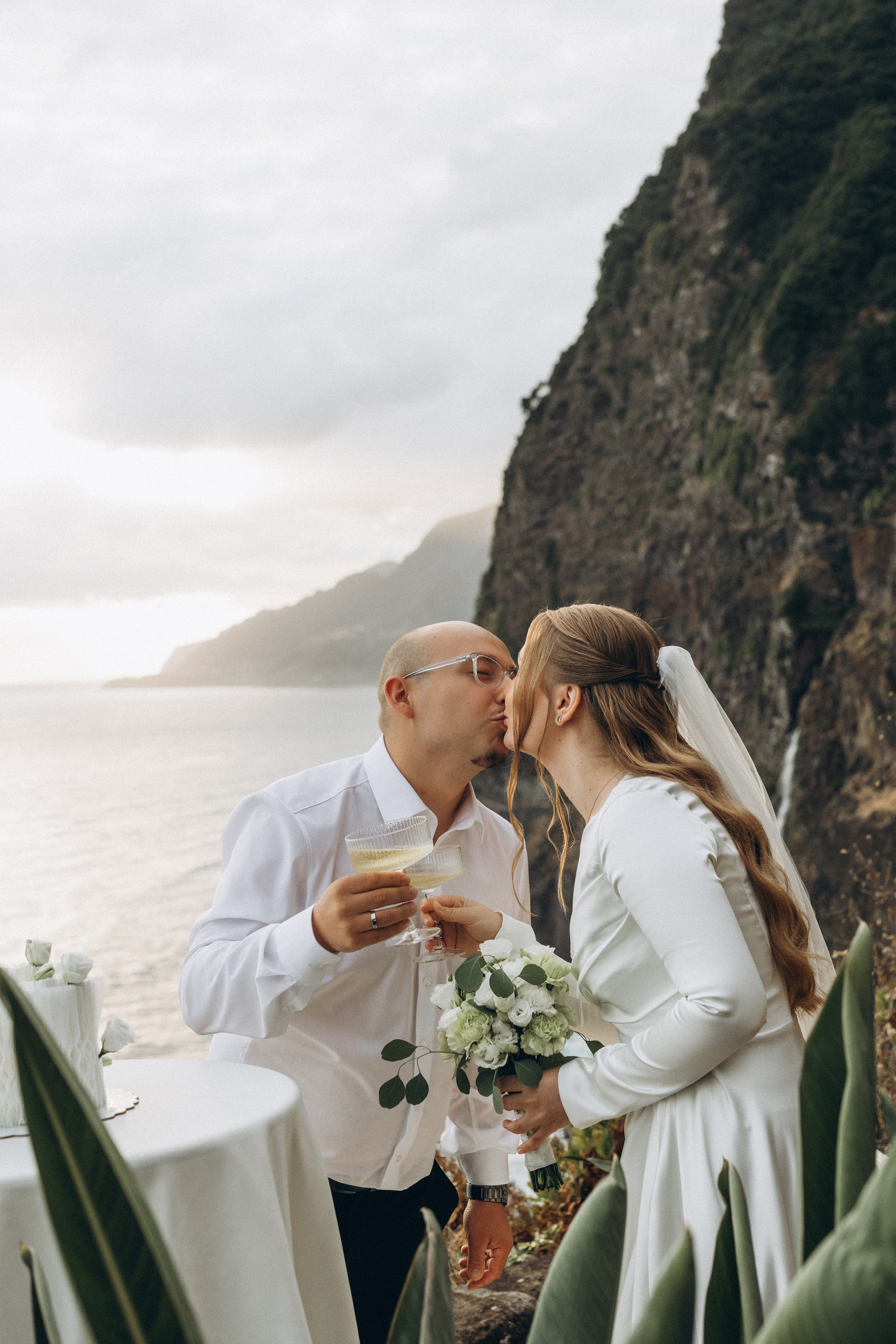 Elopment. Photographer Madeira — couple, elopment, family