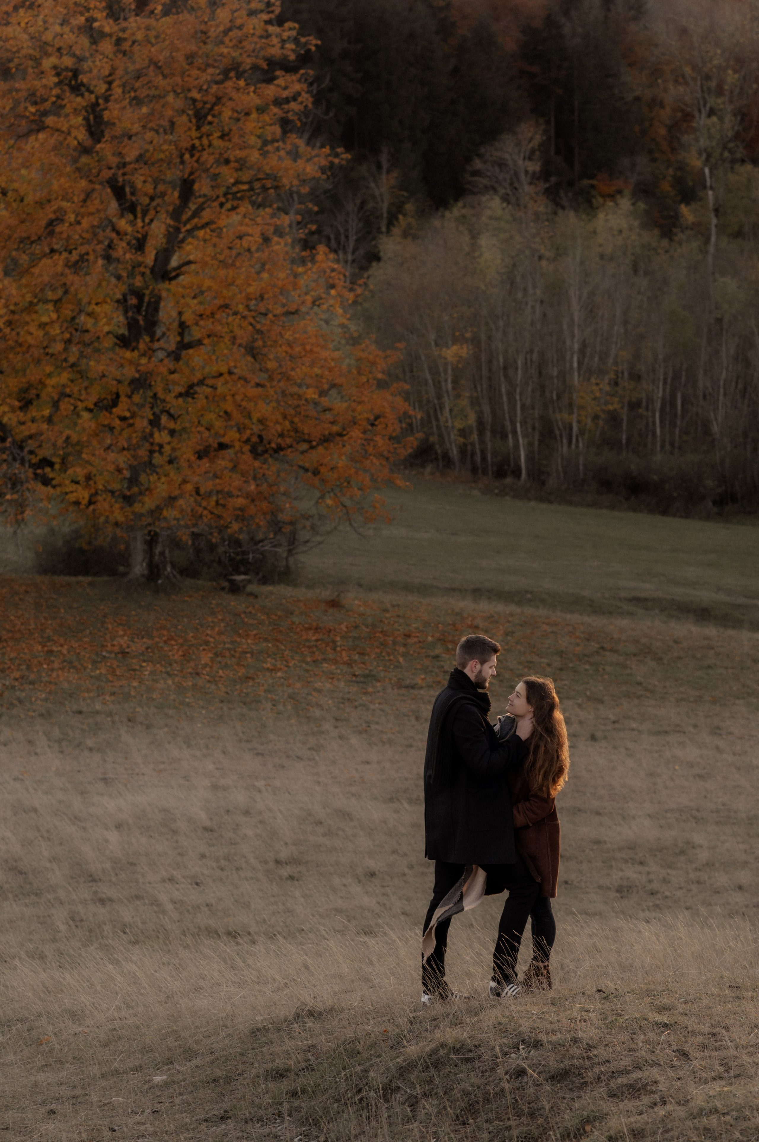 Wenn der Wind flüstert | Paarshooting am Gelben Berg. Photographer in Nuremberg Irina Mehnert from Ansbach