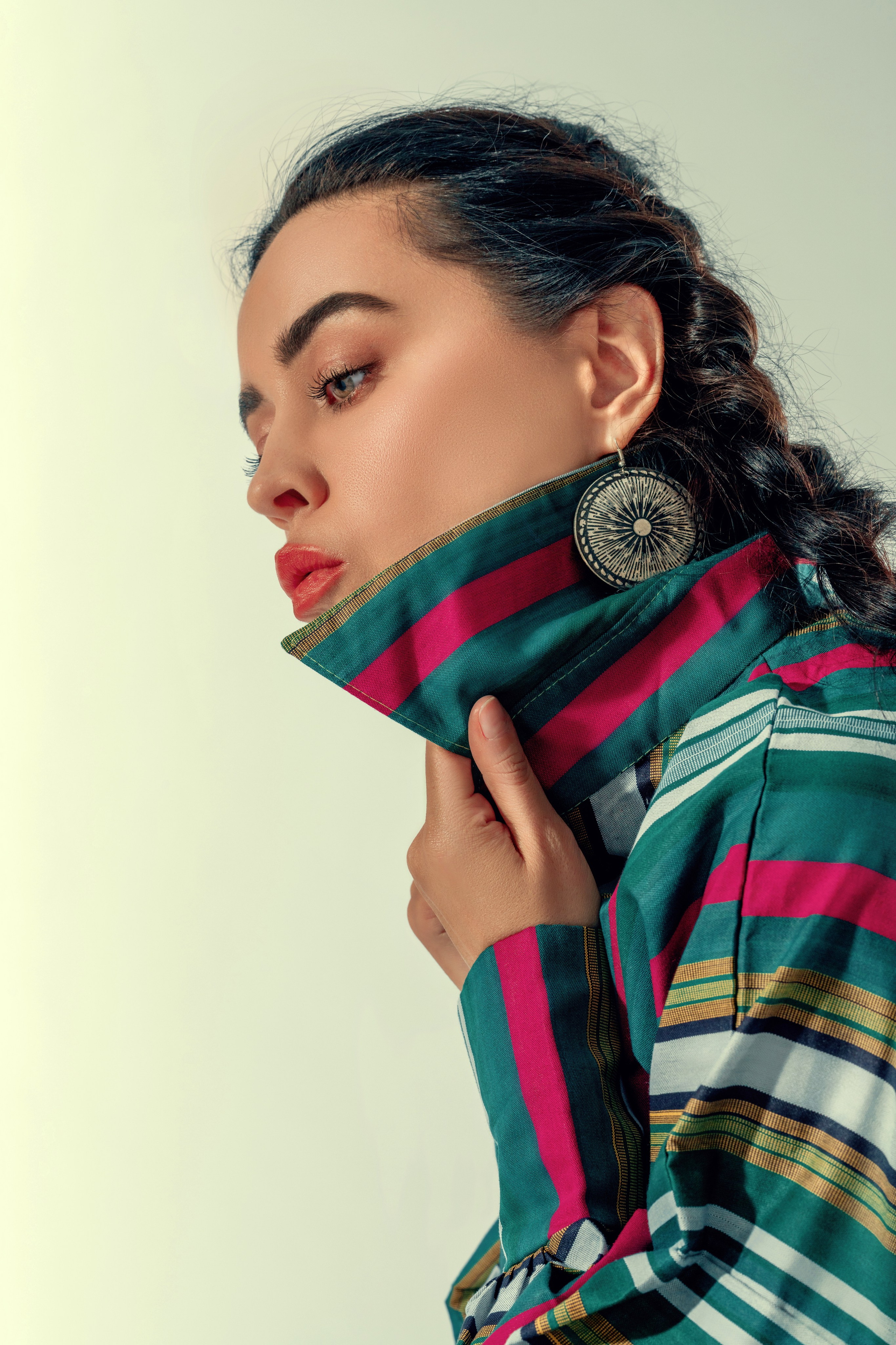 Levitating Ikat. Nifty photography — коммерческий и портретный фотограф в Ташкенте. Студийная и выездная съёмка