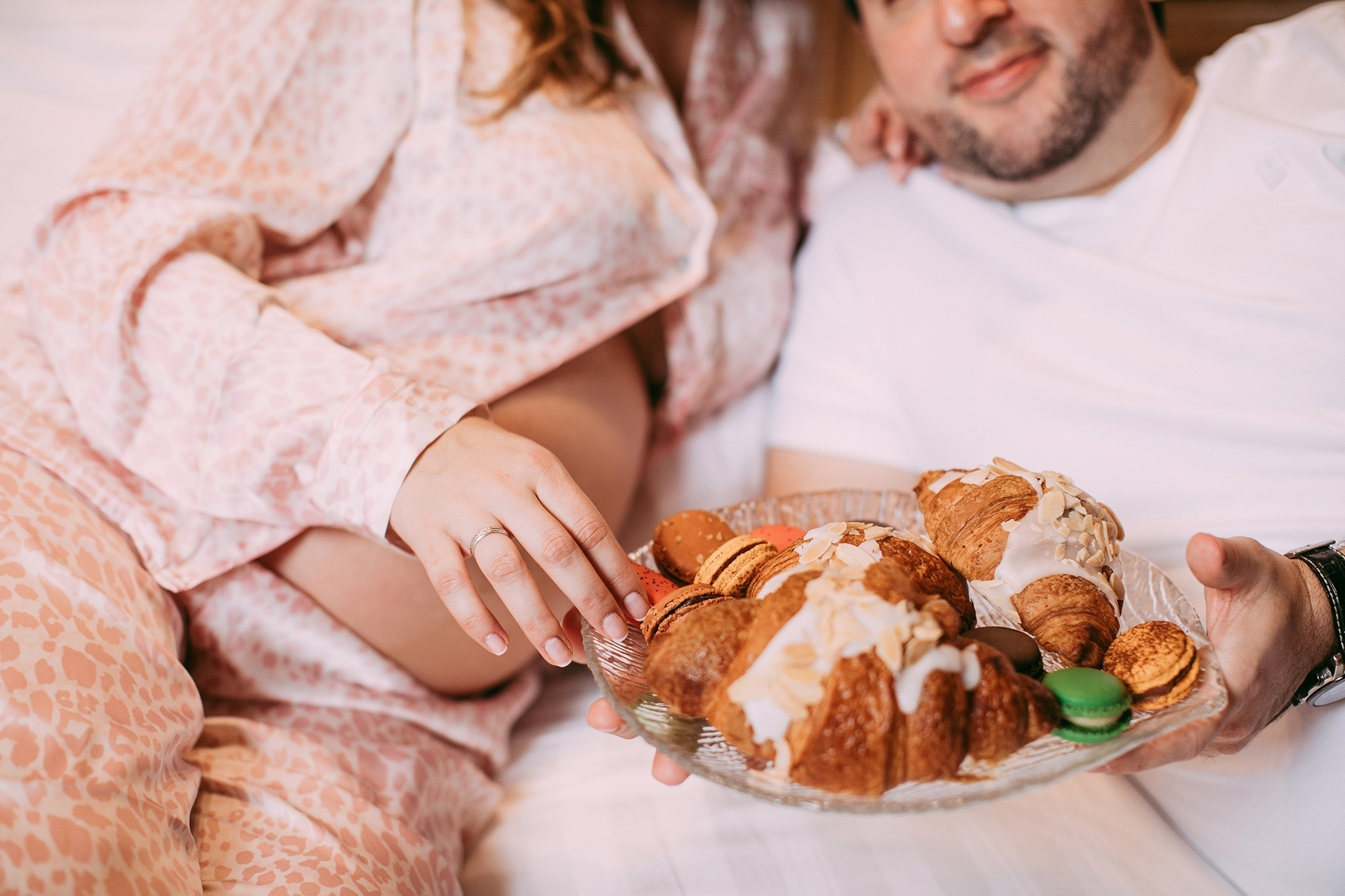 Фотосессия беременности в номере отеля Templer в Немецкой колонии в Хайфе. George TLV — Professional photographer and retoucher in Israel