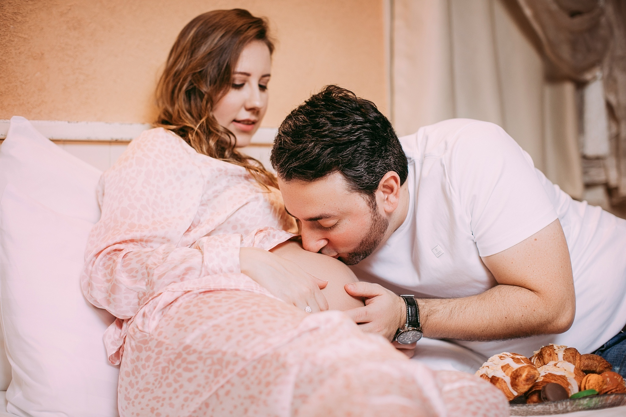 Фотосессия беременности в номере отеля Templer в Немецкой колонии в Хайфе. George TLV — Professional photographer and retoucher in Israel