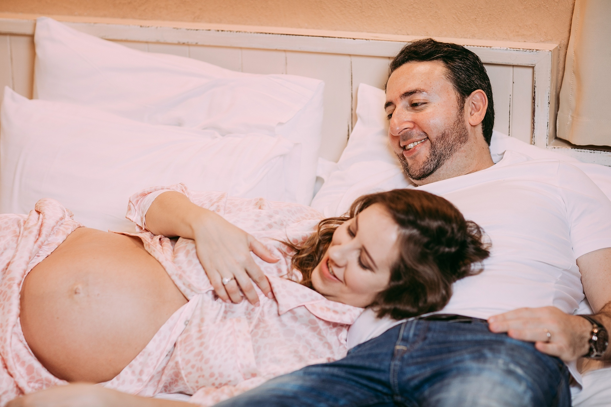 Фотосессия беременности в номере отеля Templer в Немецкой колонии в Хайфе. George TLV — Professional photographer and retoucher in Israel