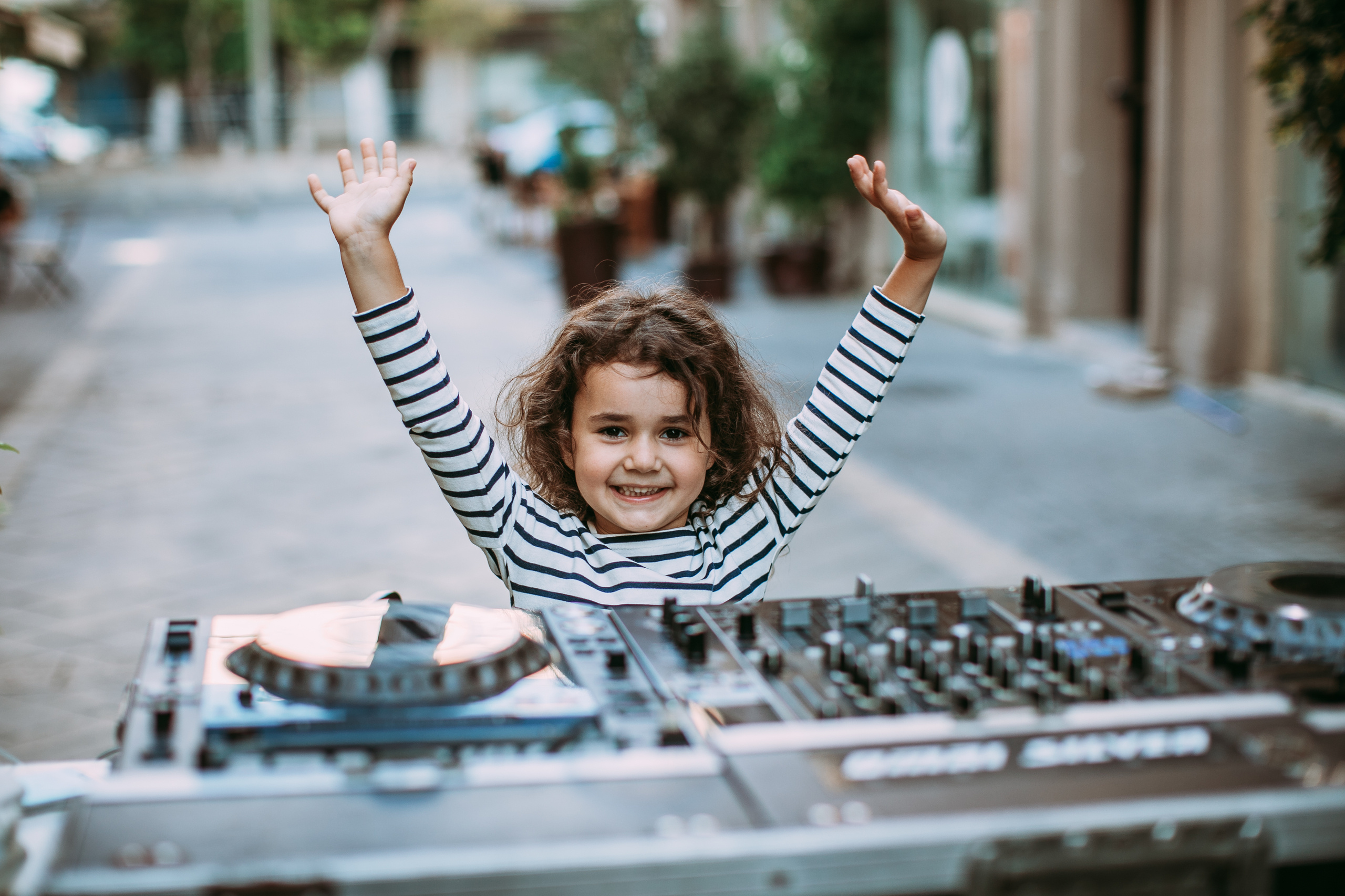 Семейные фото прогулки Сары и Иеhошуа вместе с неугомонной и веселой дочкой. George TLV — профессиональный фотограф и ретушёр, Израиль / Profession