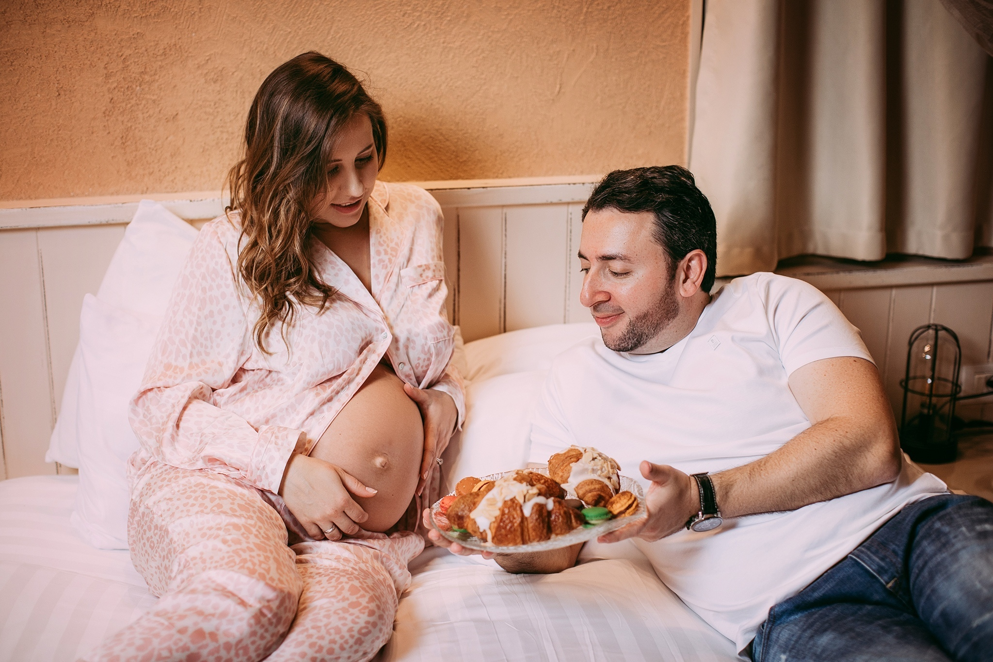 Фотосессия беременности в номере отеля Templer в Немецкой колонии в Хайфе. George TLV — Professional photographer and retoucher in Israel