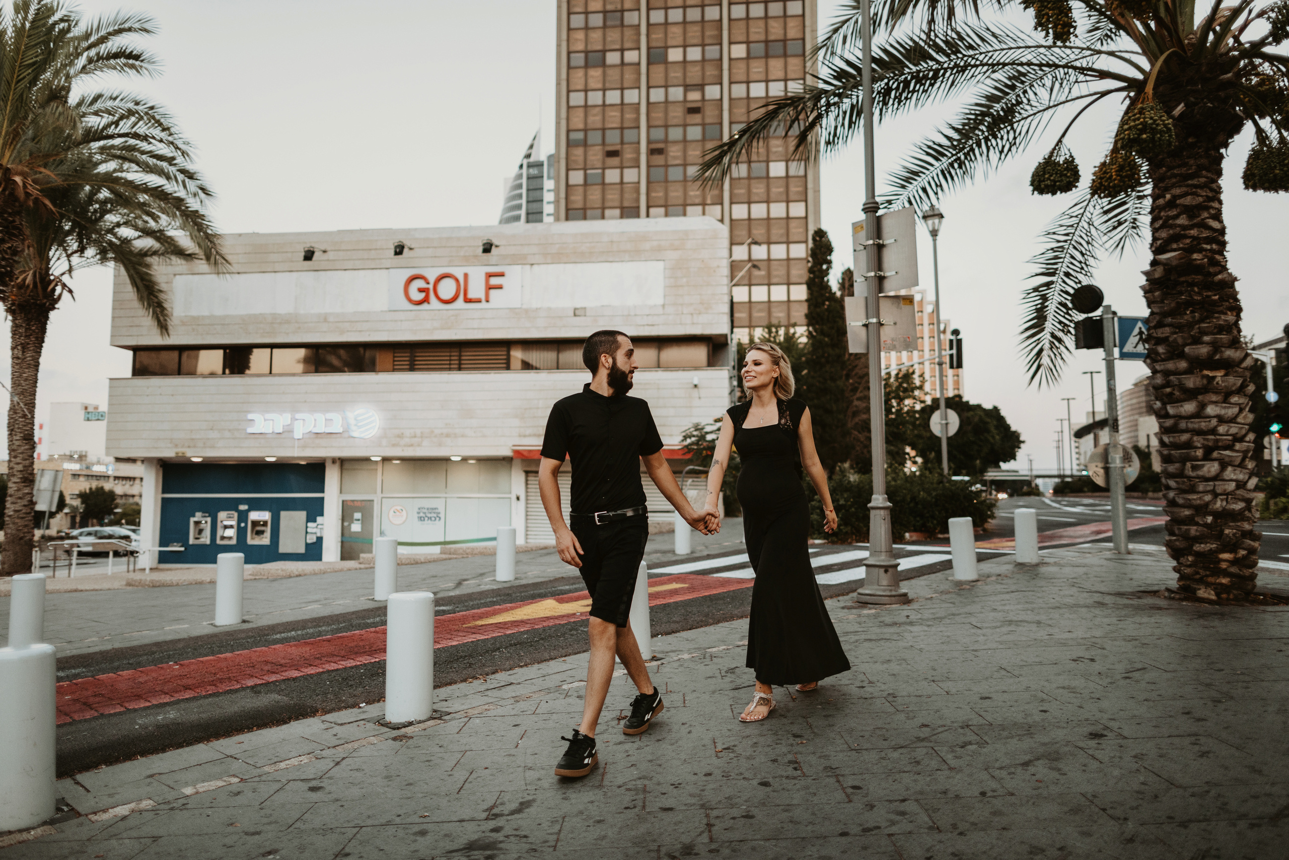 Фотосессия прогулки Александра и Марии в ожидании чуда. George TLV — Professional photographer and retoucher in Israel