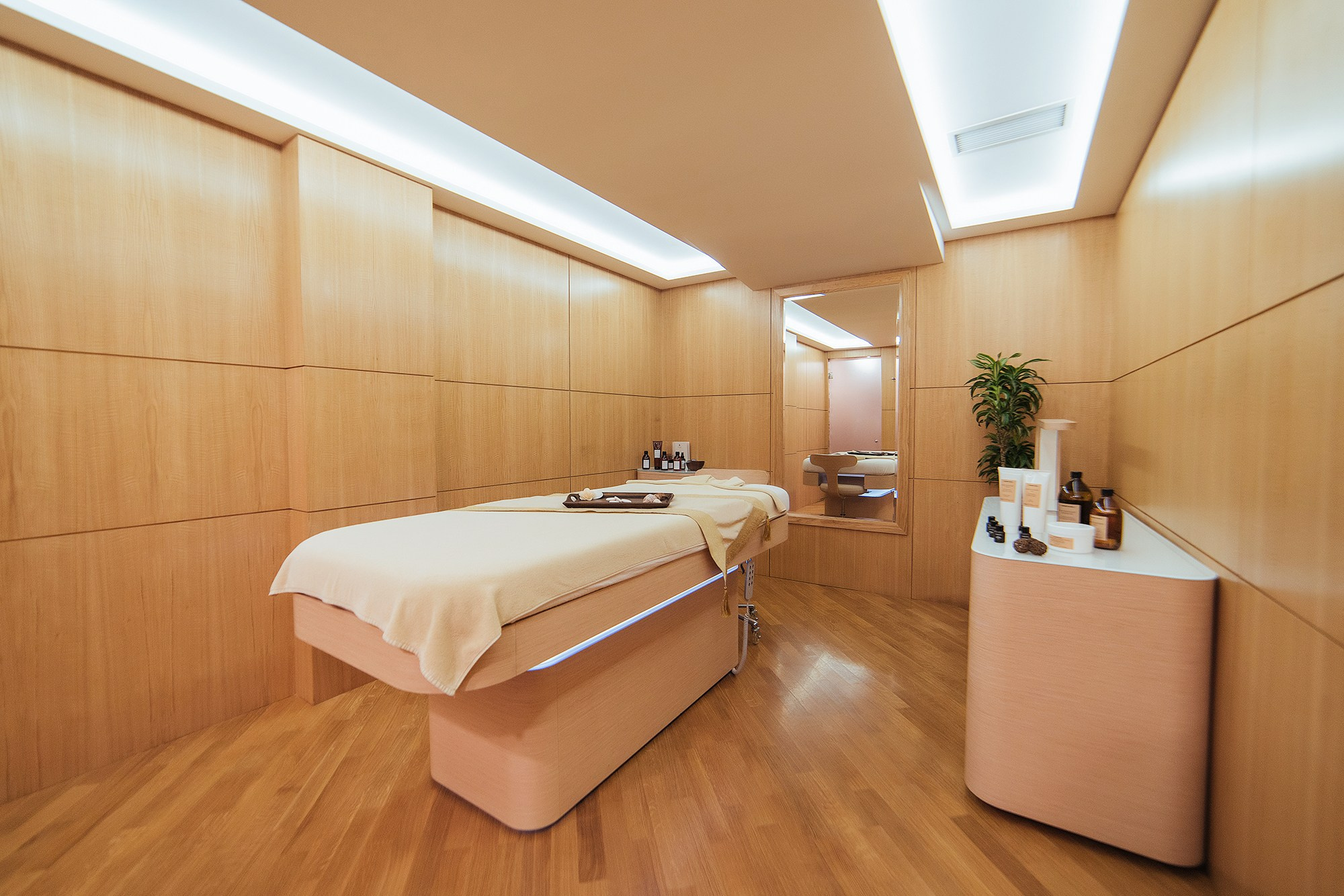 Hospitality. Dubai — Bishkek based Photographer