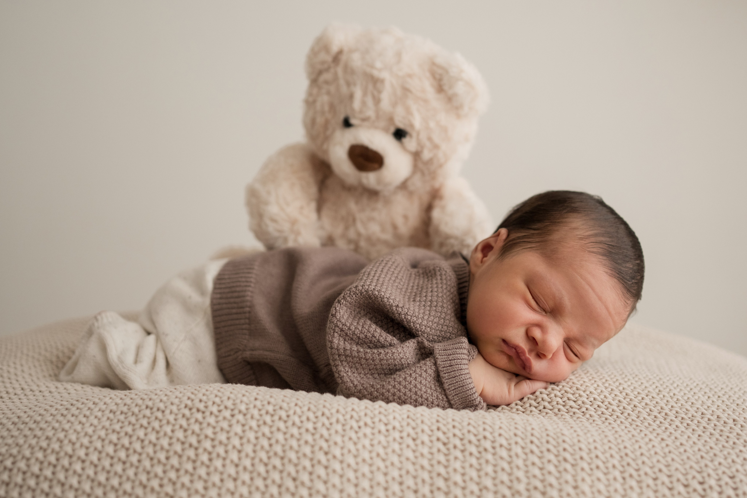 Sweet first days. Angela Iakovleva — Family Photographer in Dubai