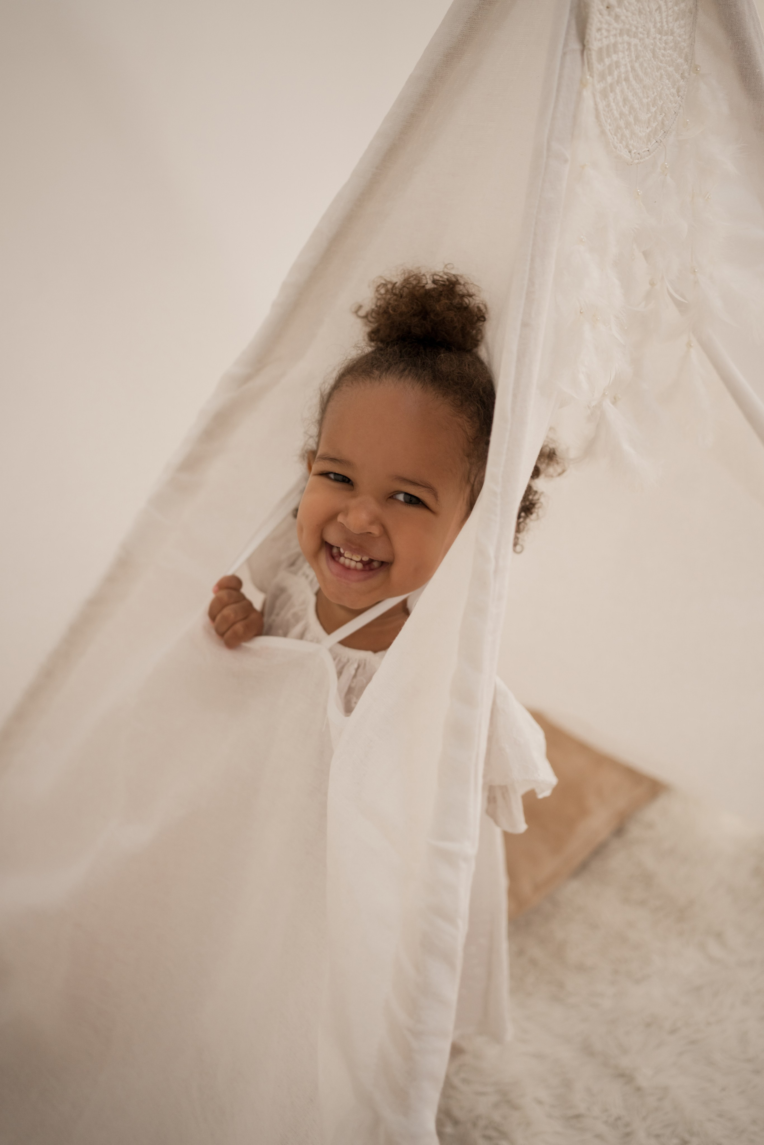 Home studio session. Angela Iakovleva — Family Photographer in Dubai