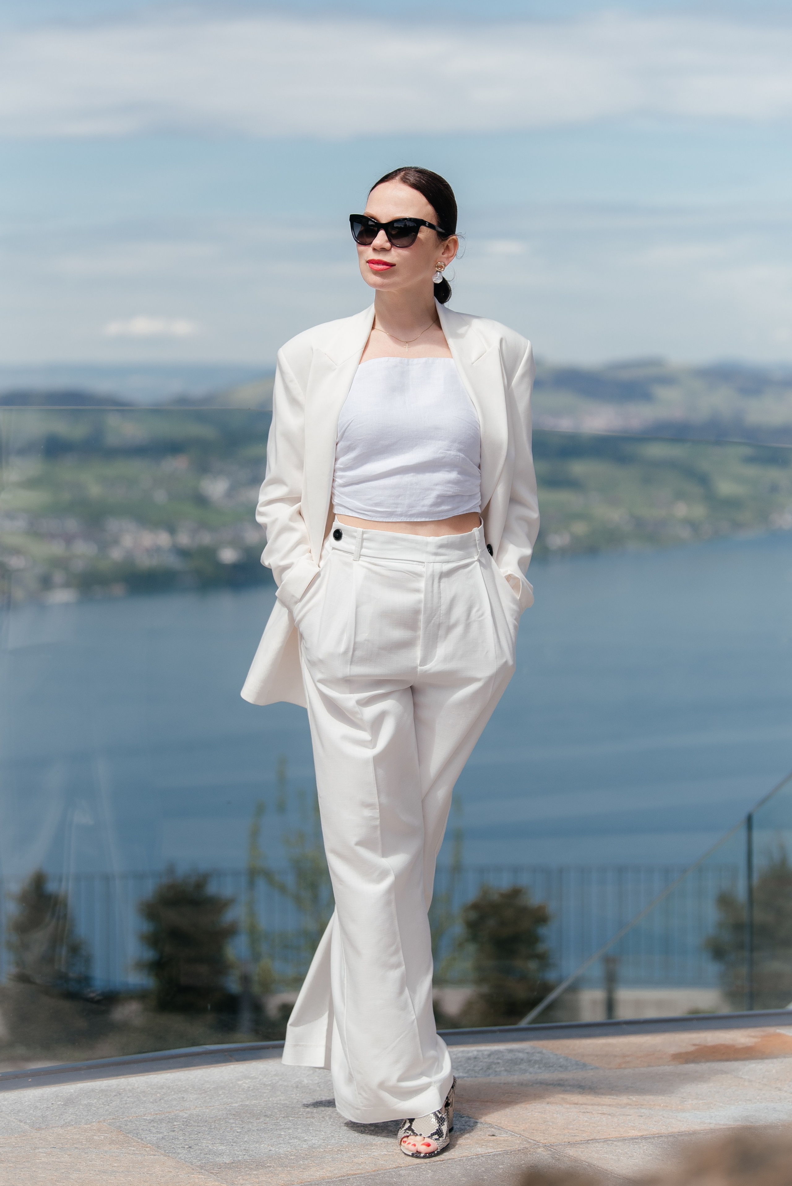 PEOPLE. Hallo! Ich bin Elena und arbeite als Immobilienfotografin