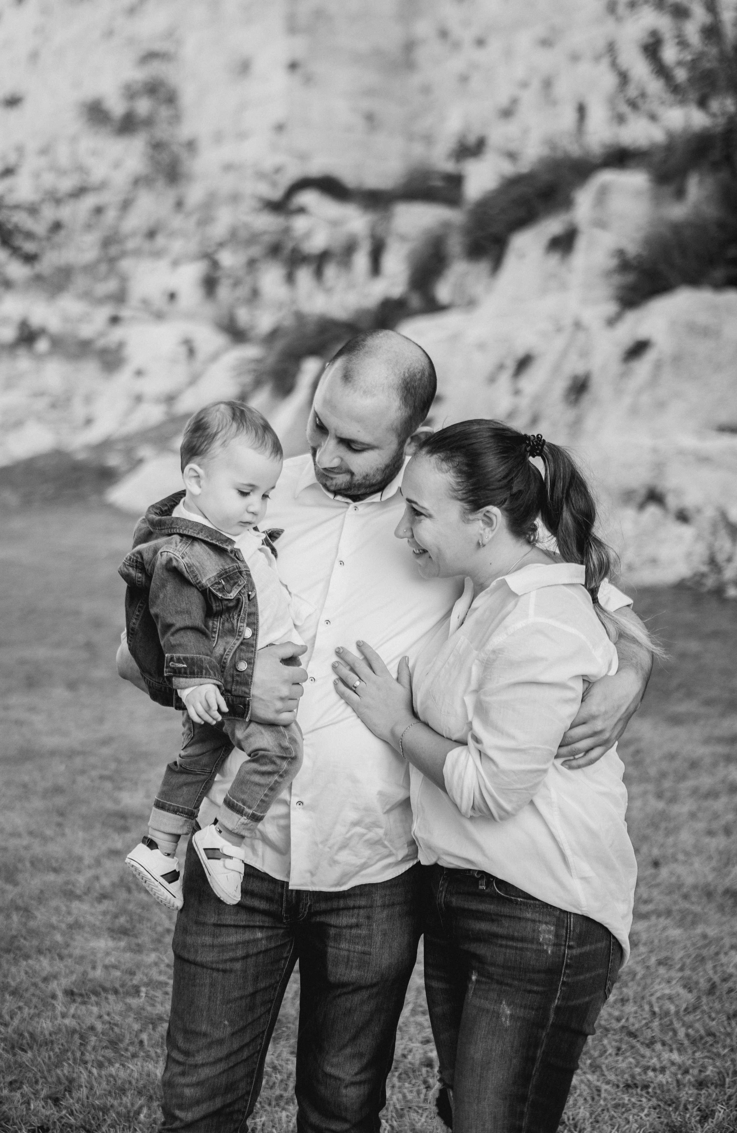 AT THE WALLS OF THE OLD CITY. PHOTOGRAPHER IN ISRAEL