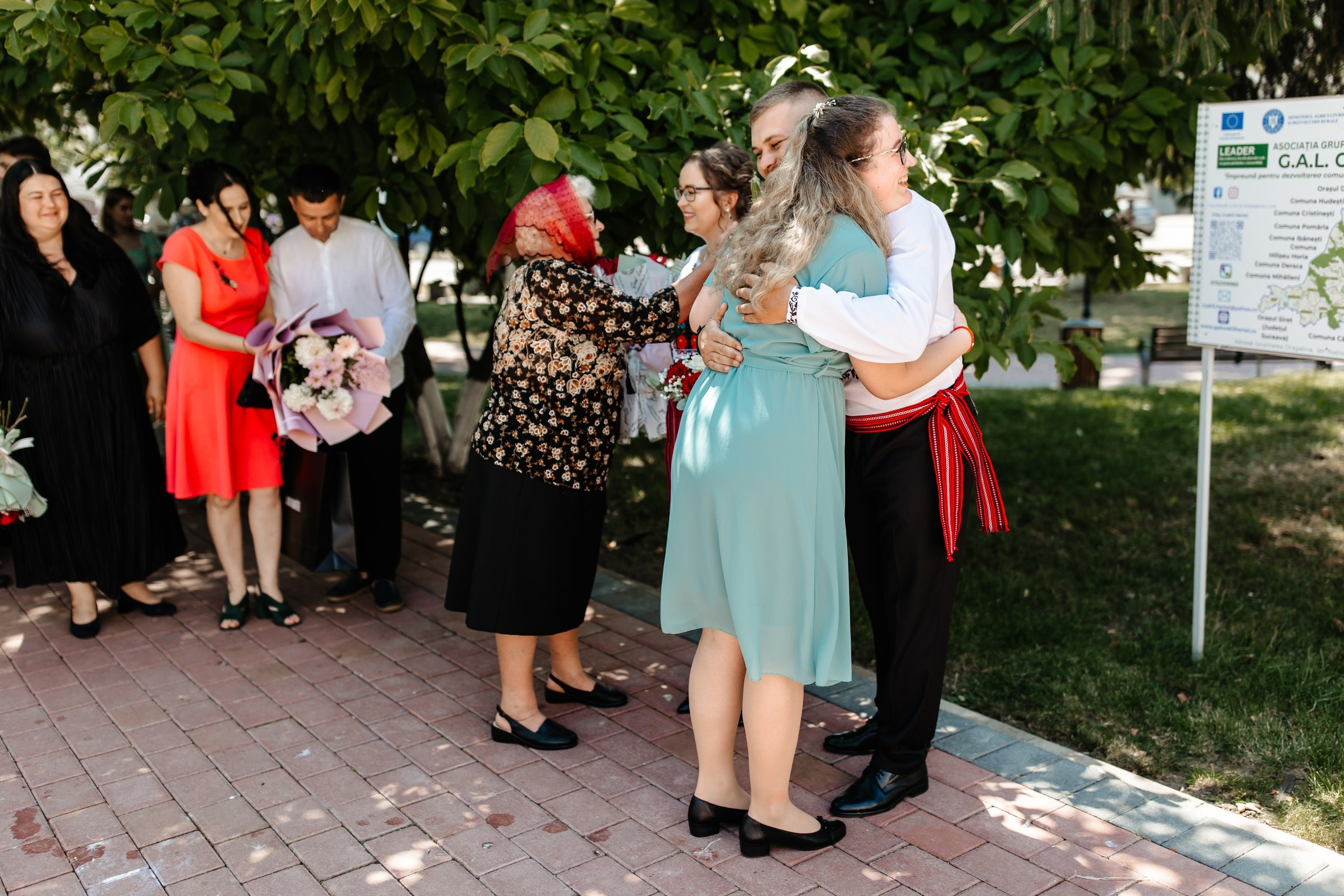 Fotograf stare civilă Siret – Andrei & Andreea în ie tradițională din Bucovina | AlinoFotoStudio
