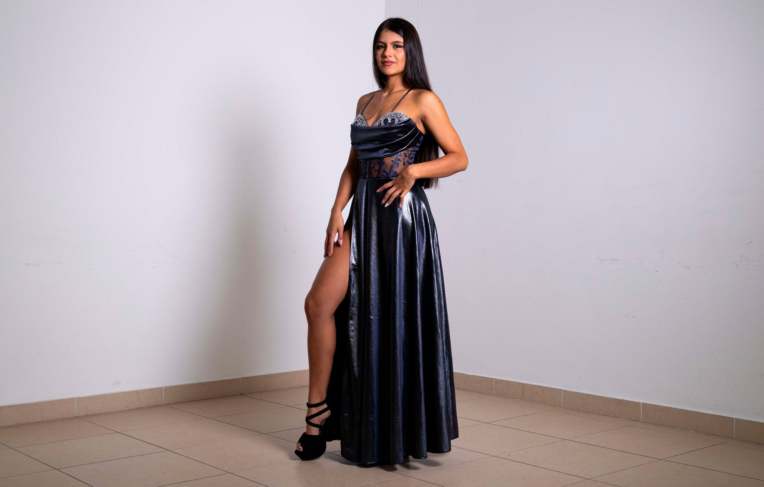 Fotógrafo de retratos fotógrafo de estilo de vida fotografía de locación fotografía de estudio sesión de fotos marca personal. Fotografía profesional para su evento en Caldas por SERFOTOGRAFÍA