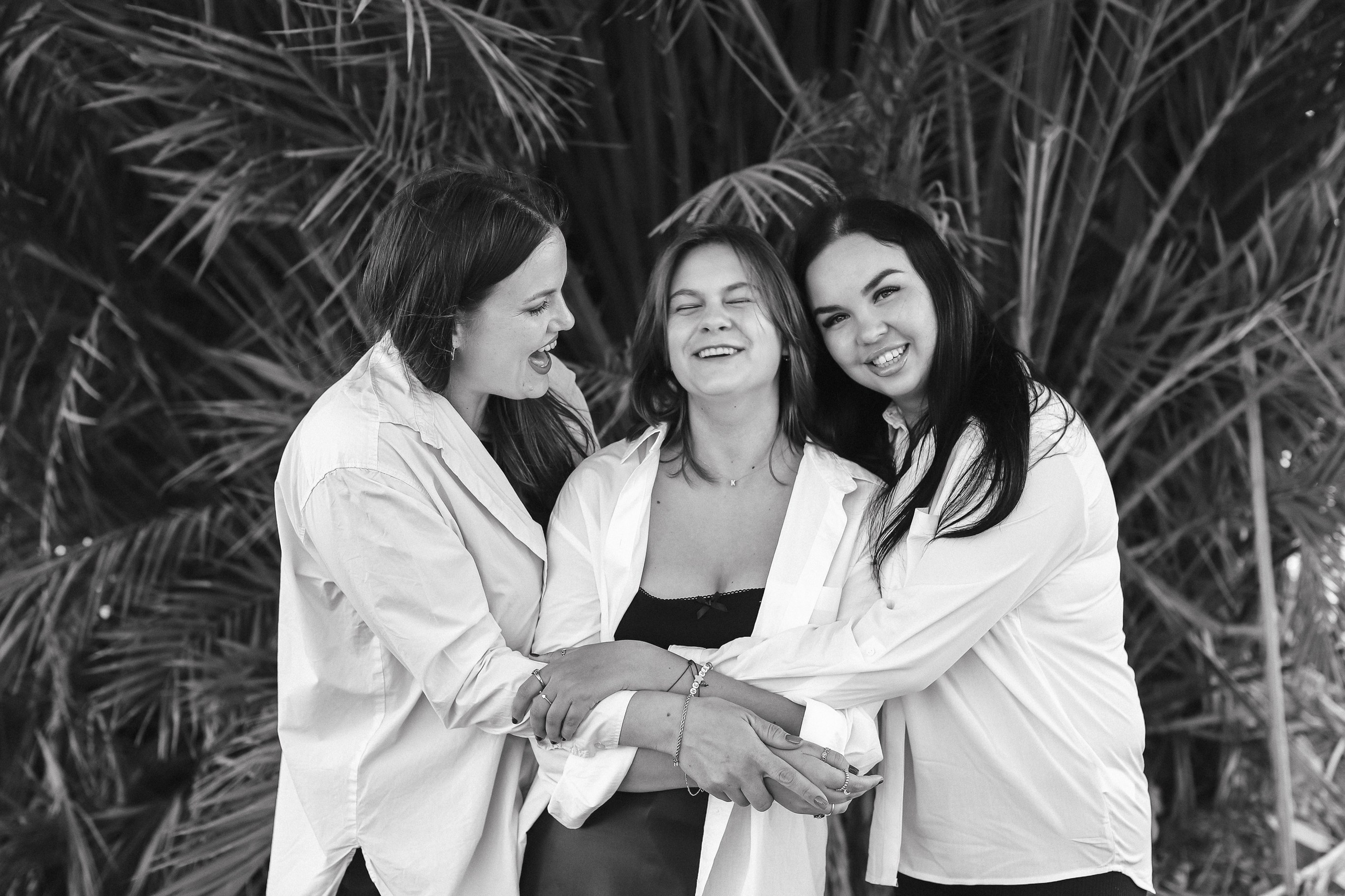 Три поколения. Cyprus Wedding & Family Photographer. Capturing cherished moments across the island: Larnaca, Limassol, Ayia Napa, Protaras, Paphos, Nicosia