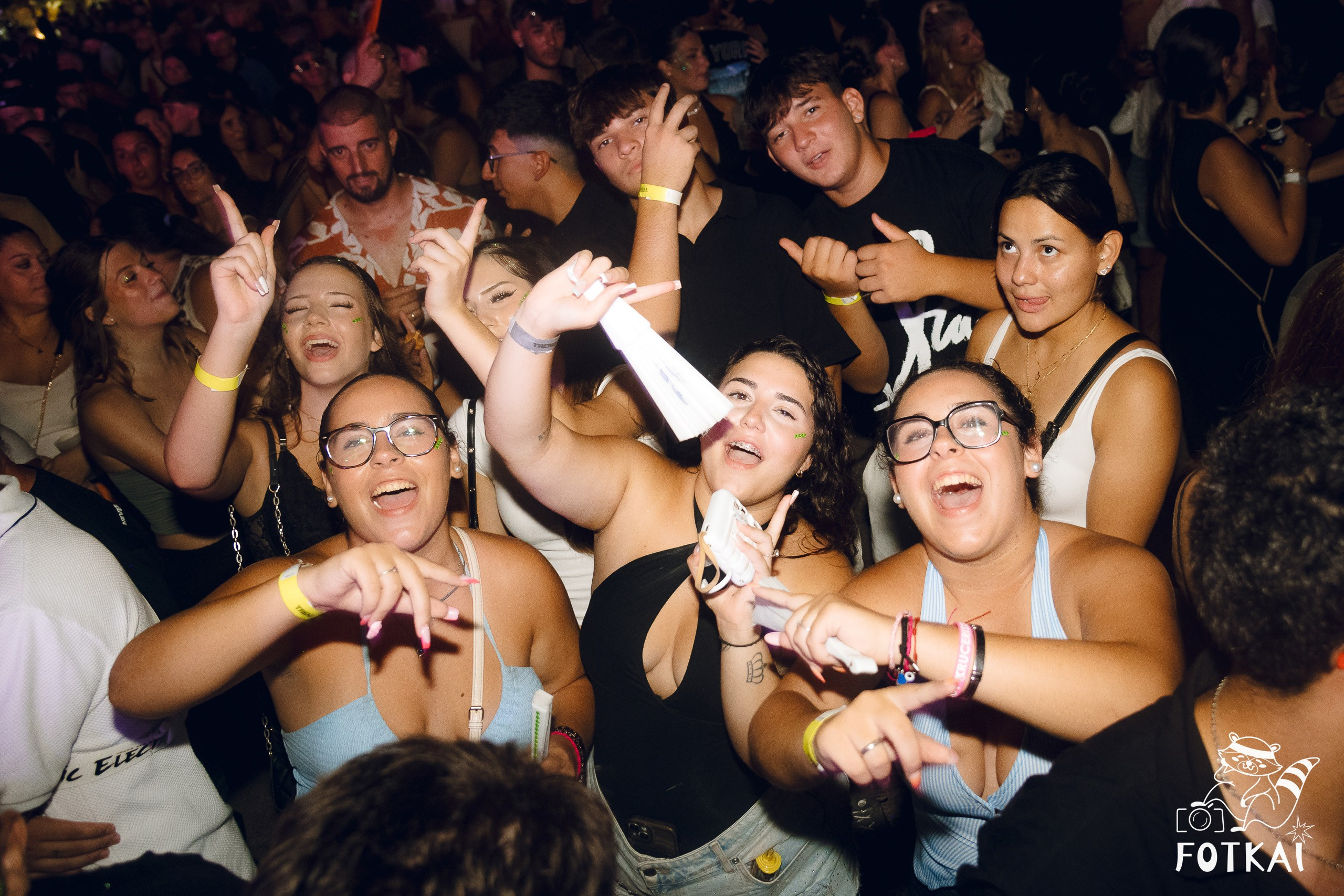 JC Reyes at Brilla Torrevieja Festival — Live Concert Photos in Torrevieja, Spain, 2026 | FOTKAI