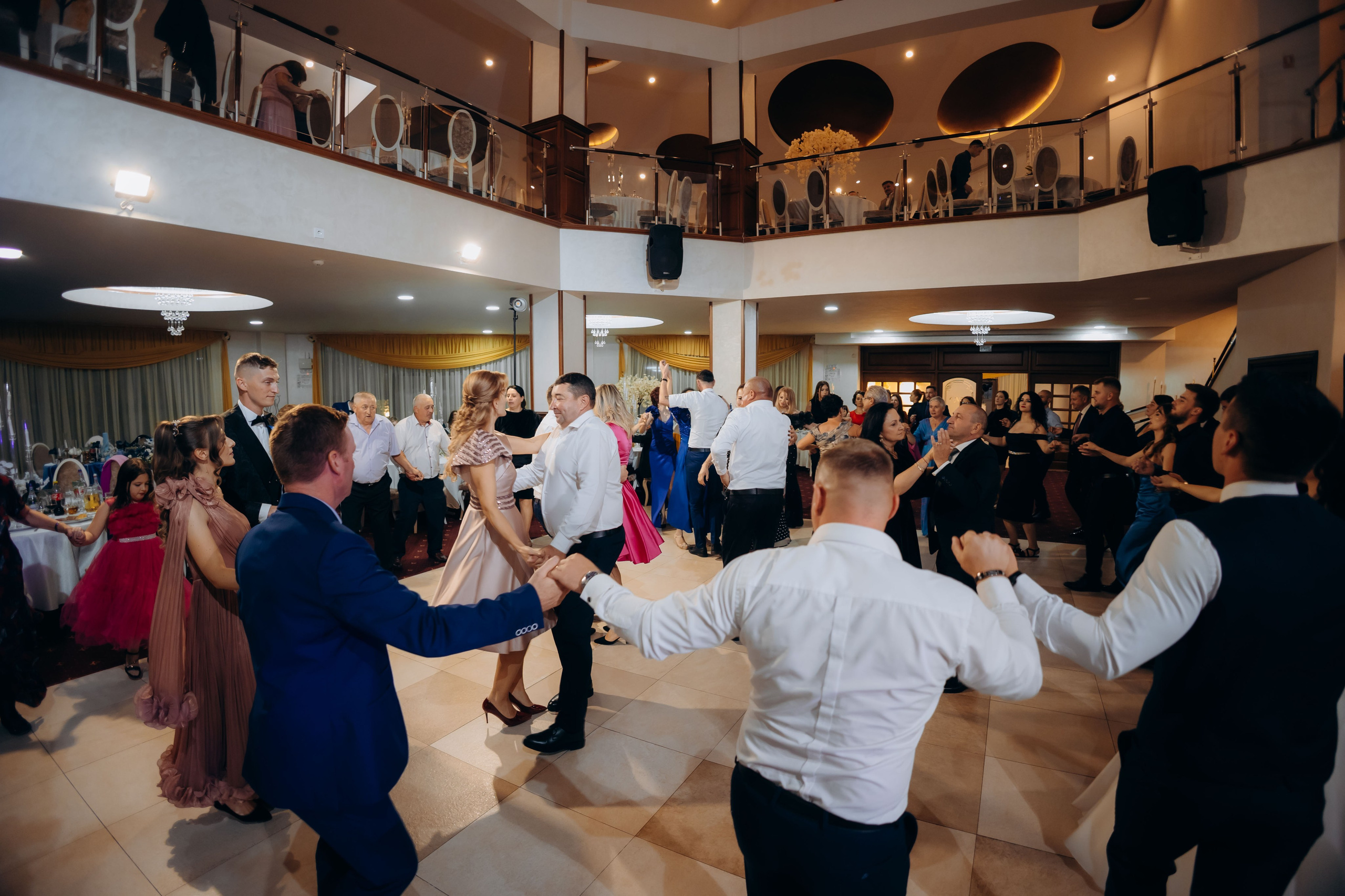 Loredana & Emilian – Ziua Nunții | Videografie - fotografie Botez Suceava, Iași, Botoșani. Servicii foto-video profesionale, pentru momente de neuitat