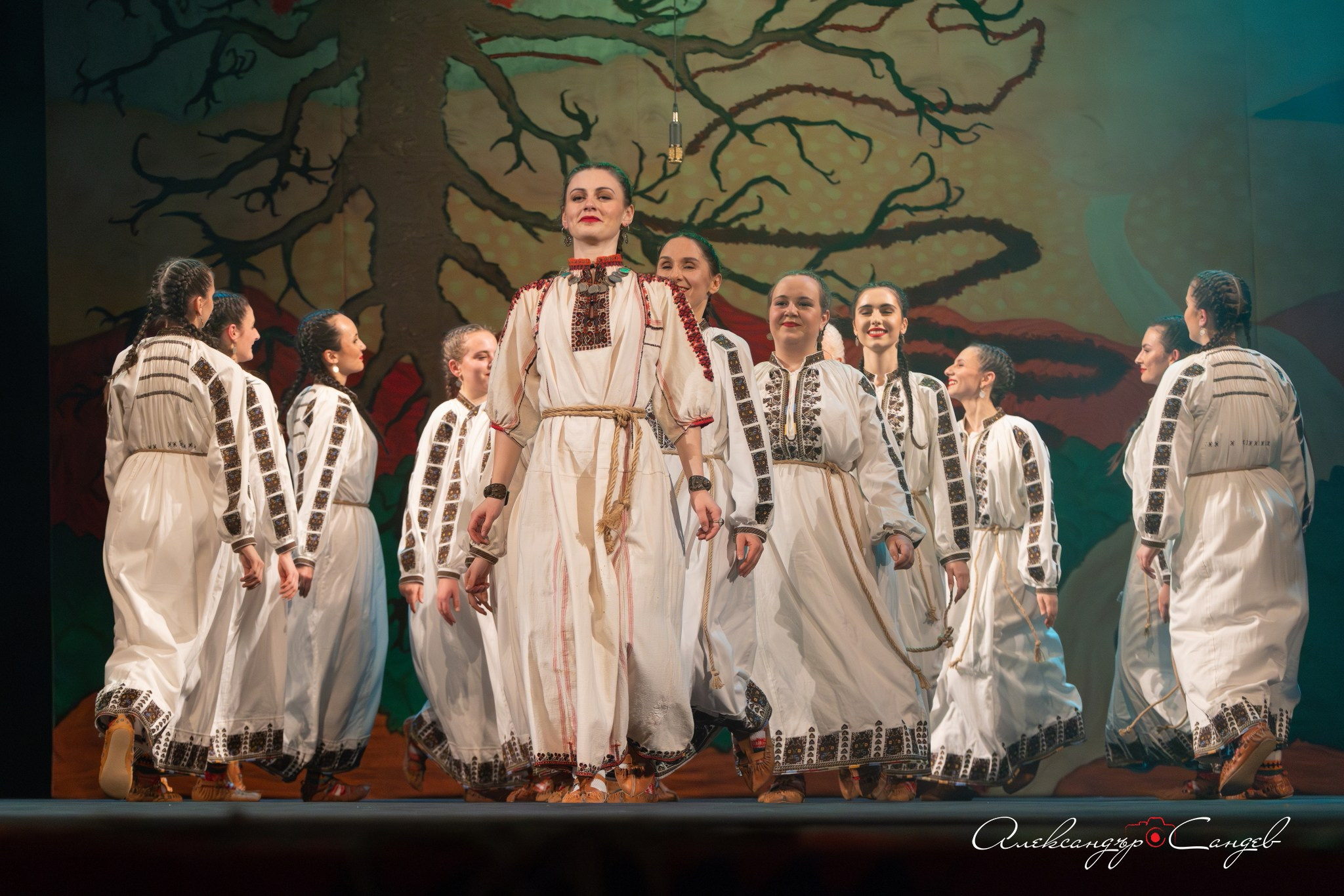 „Змейова сватба“, спектакъл на представителен ансамбъл „Шевица“ - 28.03.2026 -. Александър Сандев - website