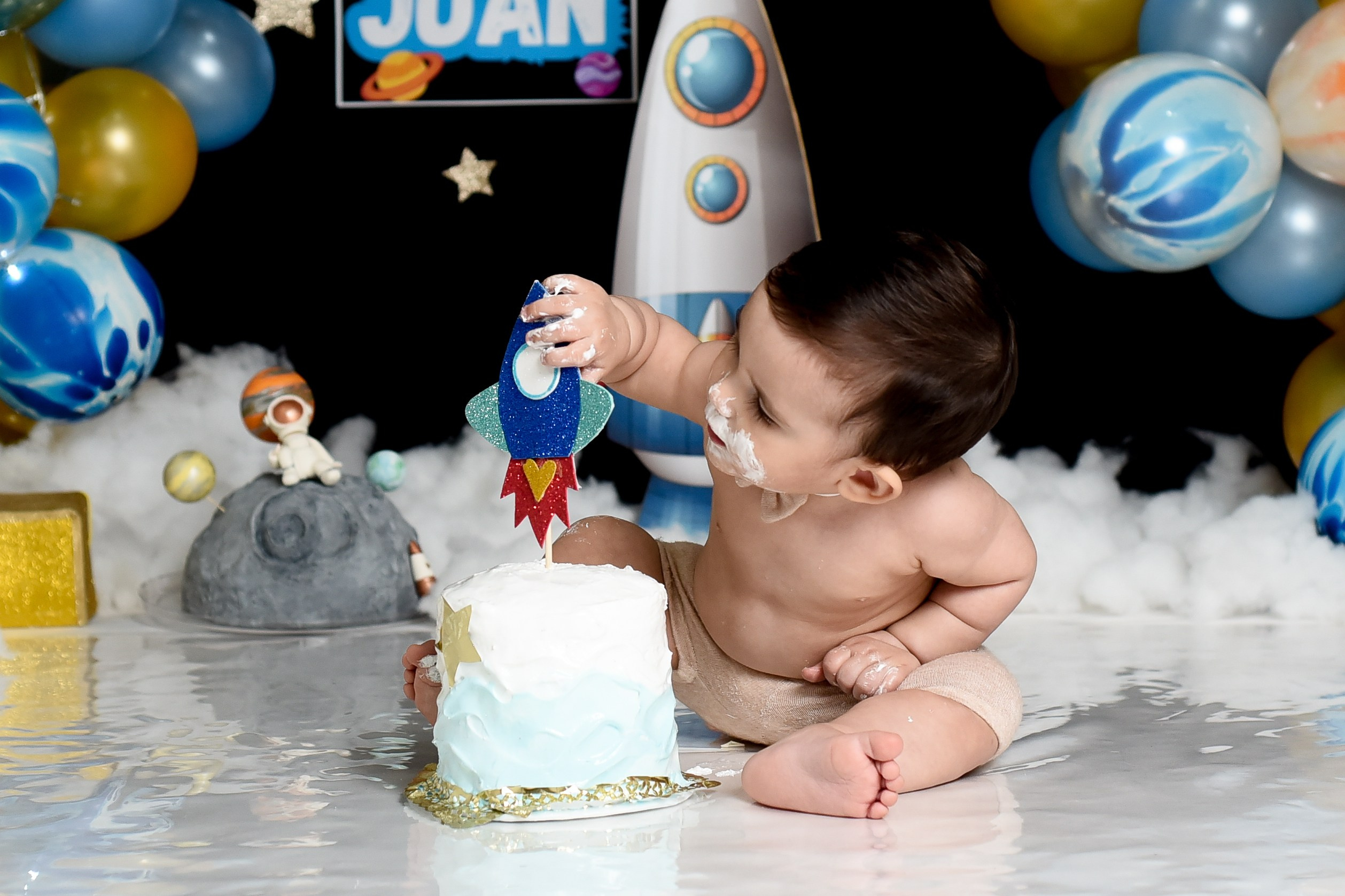 Sesión 1er año de Juan. Temática: Astronauta. Fotografo de casamiento en misiones y fotógrafo de familia  Posadas