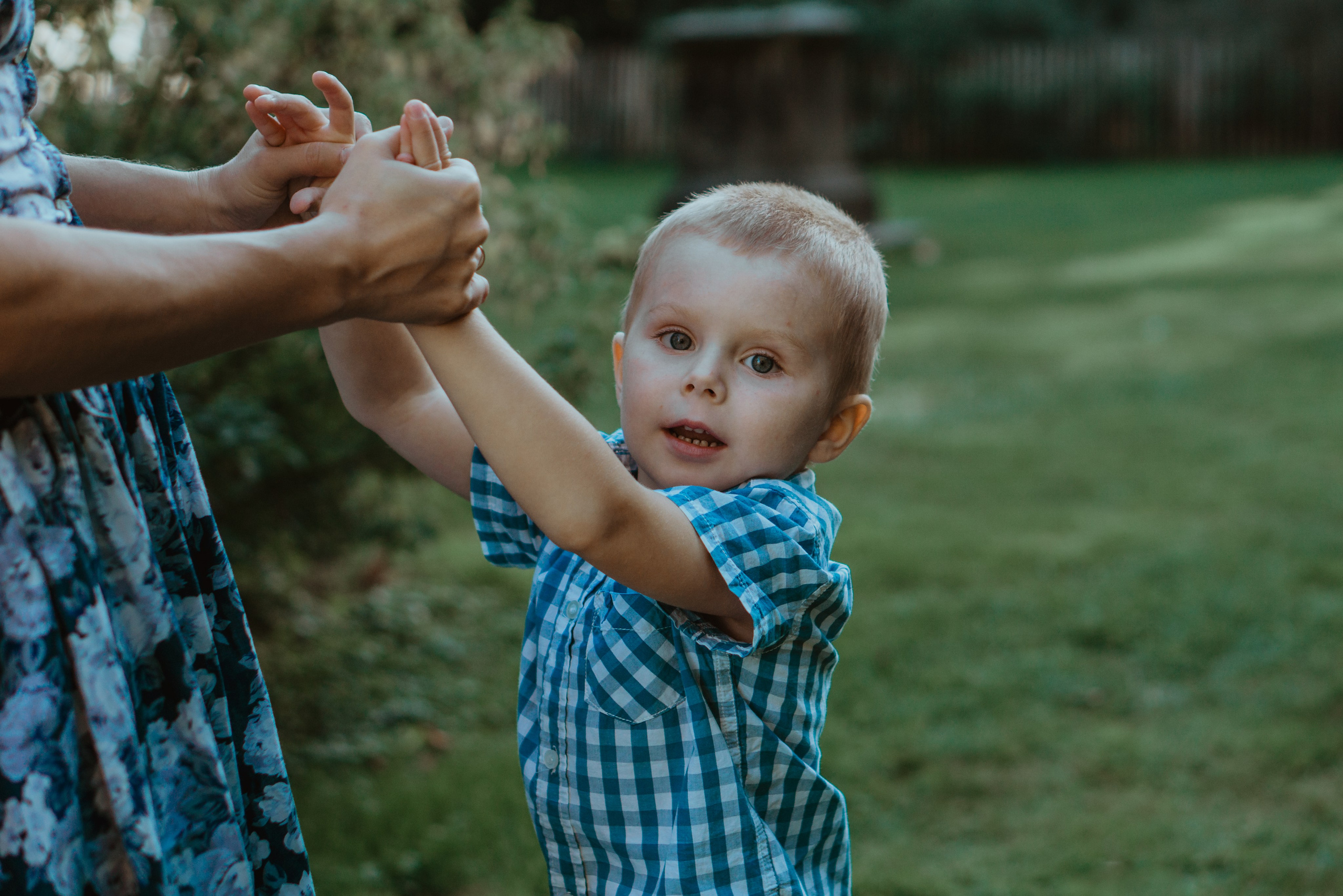 Little Kolya know how to have fun ;). Family photographer Aargau Zurich