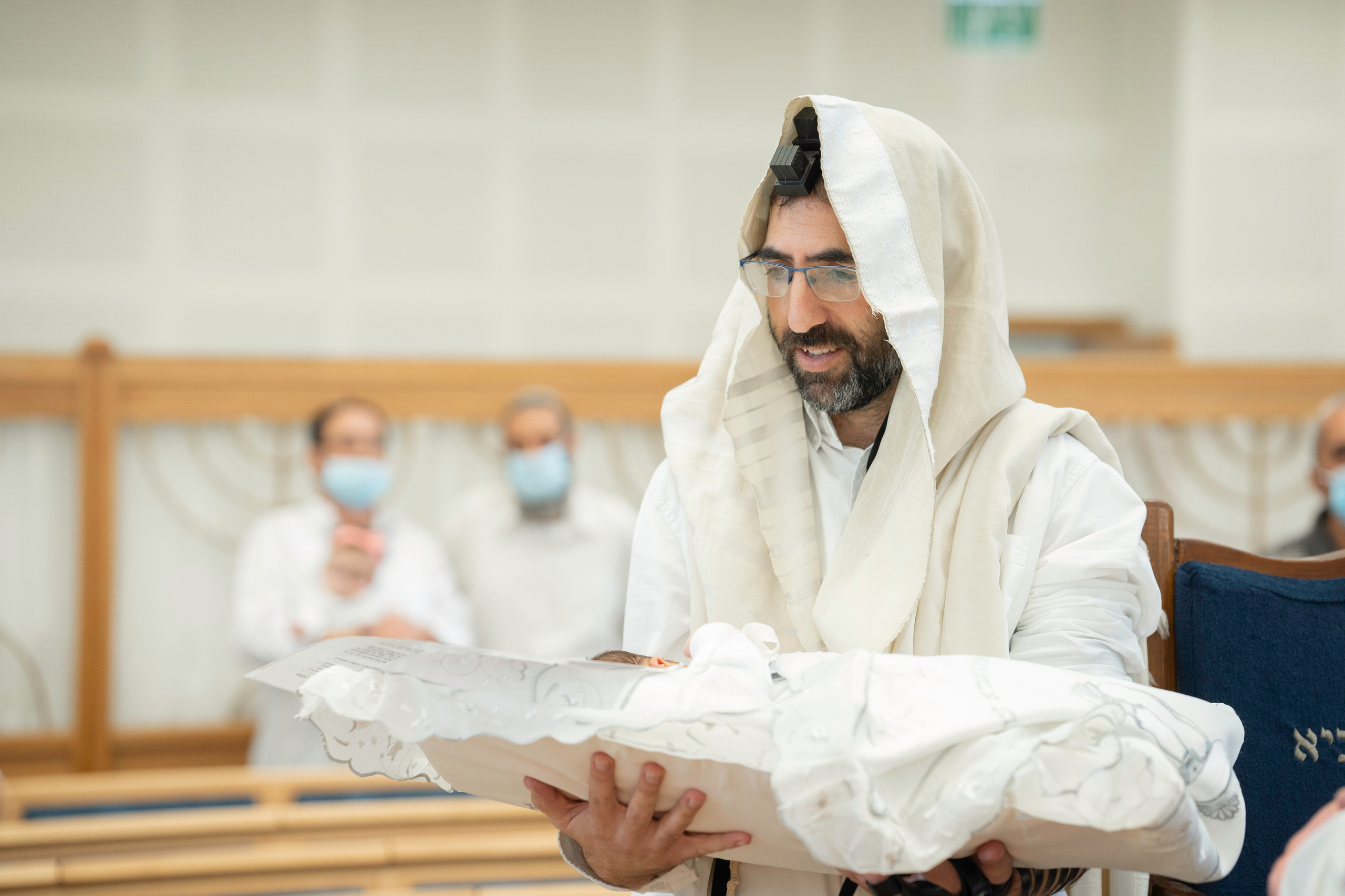 הברית של יוסף וחנה. יוסף מזרחי צילום חתונה, ברית וזוגיות. צלם מקצועי שאוהב להוציא אתכם הכי יפים ברגעים הכי מרגשים