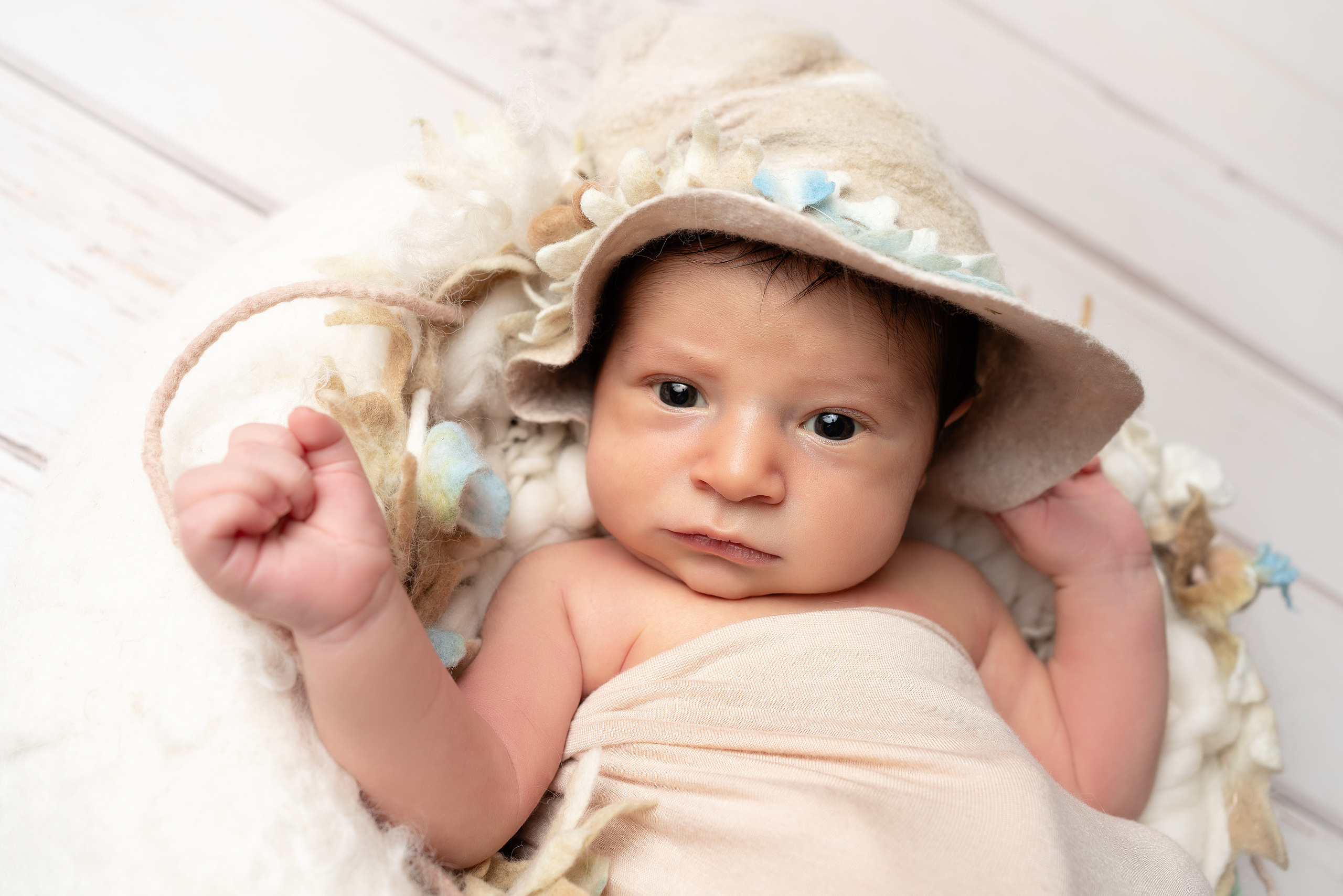 Babyfotografie und Newbornshooting für Kinder in Bayern. Neugeborenenfotografin und Retoucher in Augsburg Nastassia Schneider