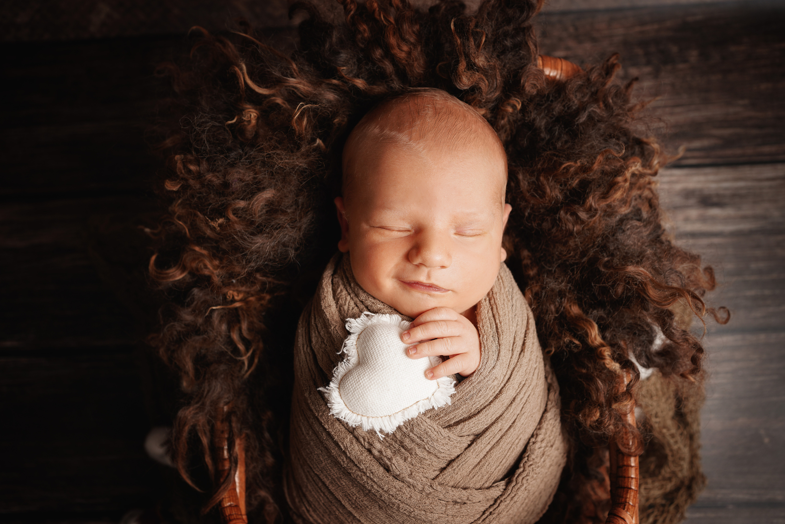 Babyfotografie und Newbornshooting für Kinder in Bayern. Neugeborenenfotografin und Retoucher in Augsburg Nastassia Schneider