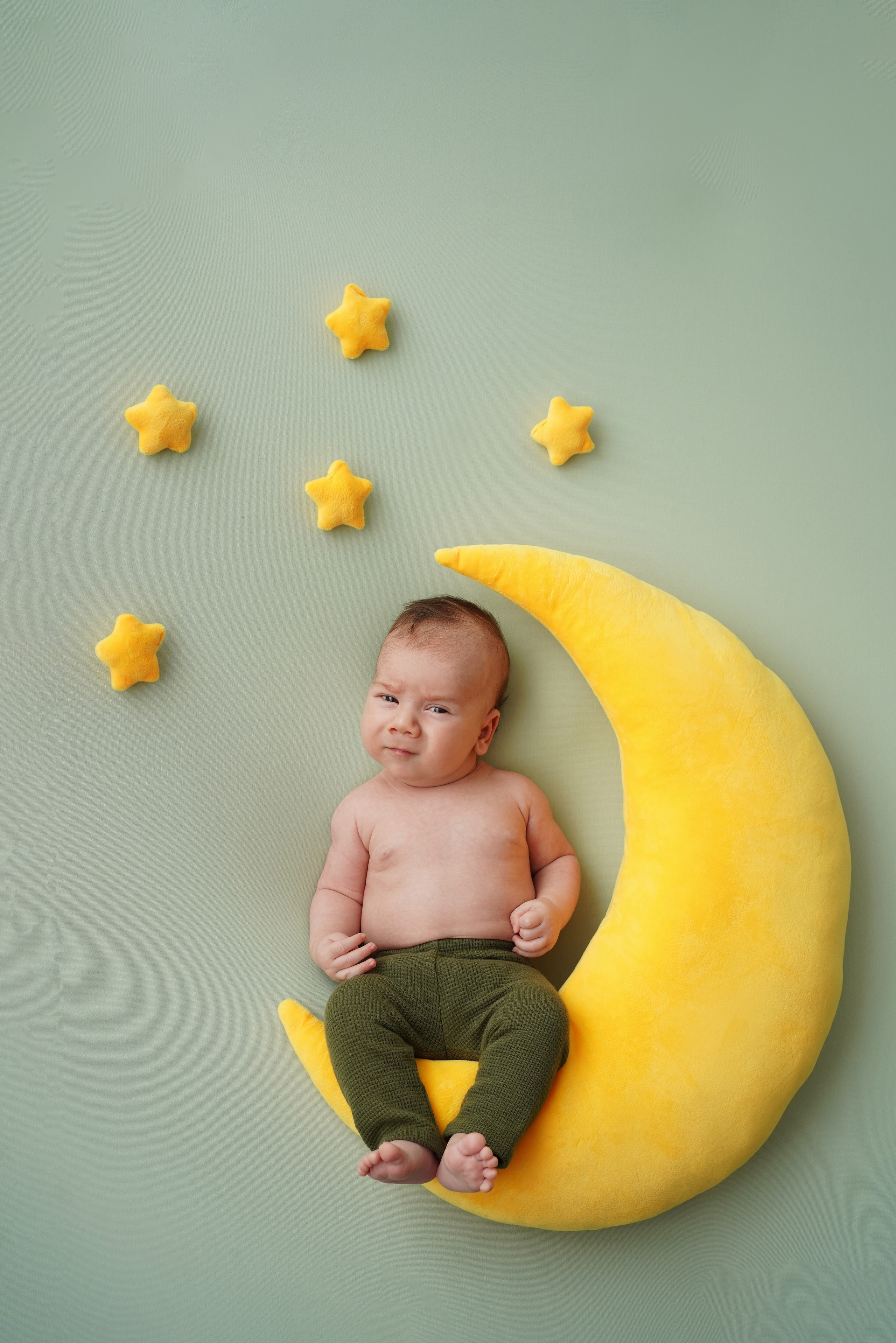 Das Baby auf dem gelben Mond: Die Magie der Kindheit