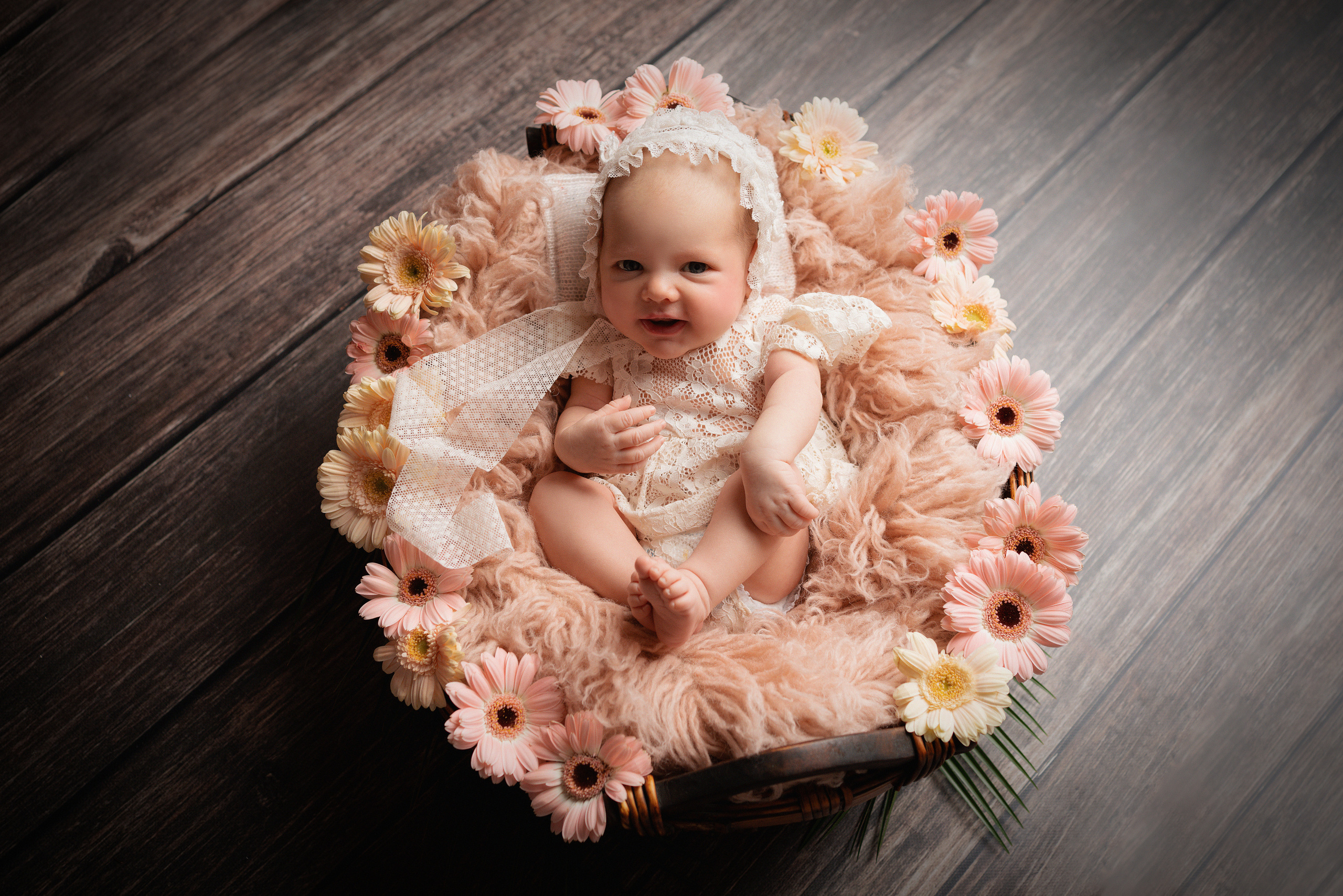 Neugeborenen shooting für Mädchen  in Augsburg und Umgebung. Neugeborenenfotografin und Retoucher in Augsburg Nastassia Schneider