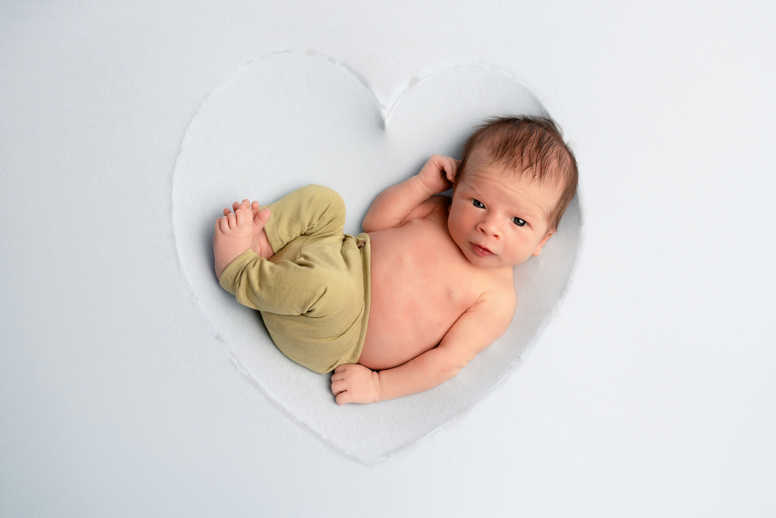 Babyfotografie und Newbornshooting für Kinder in Bayern. Neugeborenenfotografin und Retoucher in Augsburg Nastassia Schneider