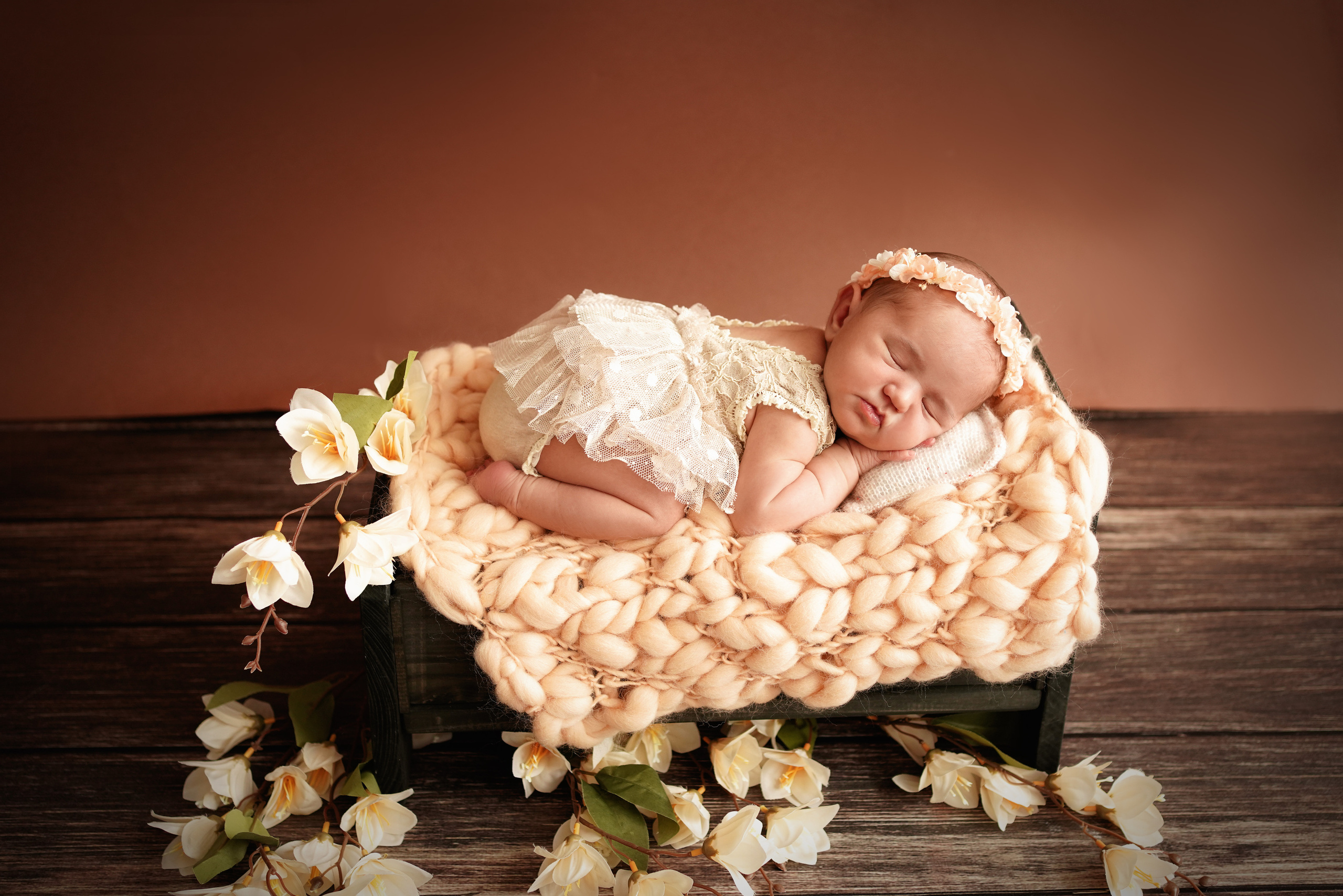 Neugeborenen shooting für Mädchen  in Augsburg und Umgebung. Neugeborenenfotografin und Retoucher in Augsburg Nastassia Schneider