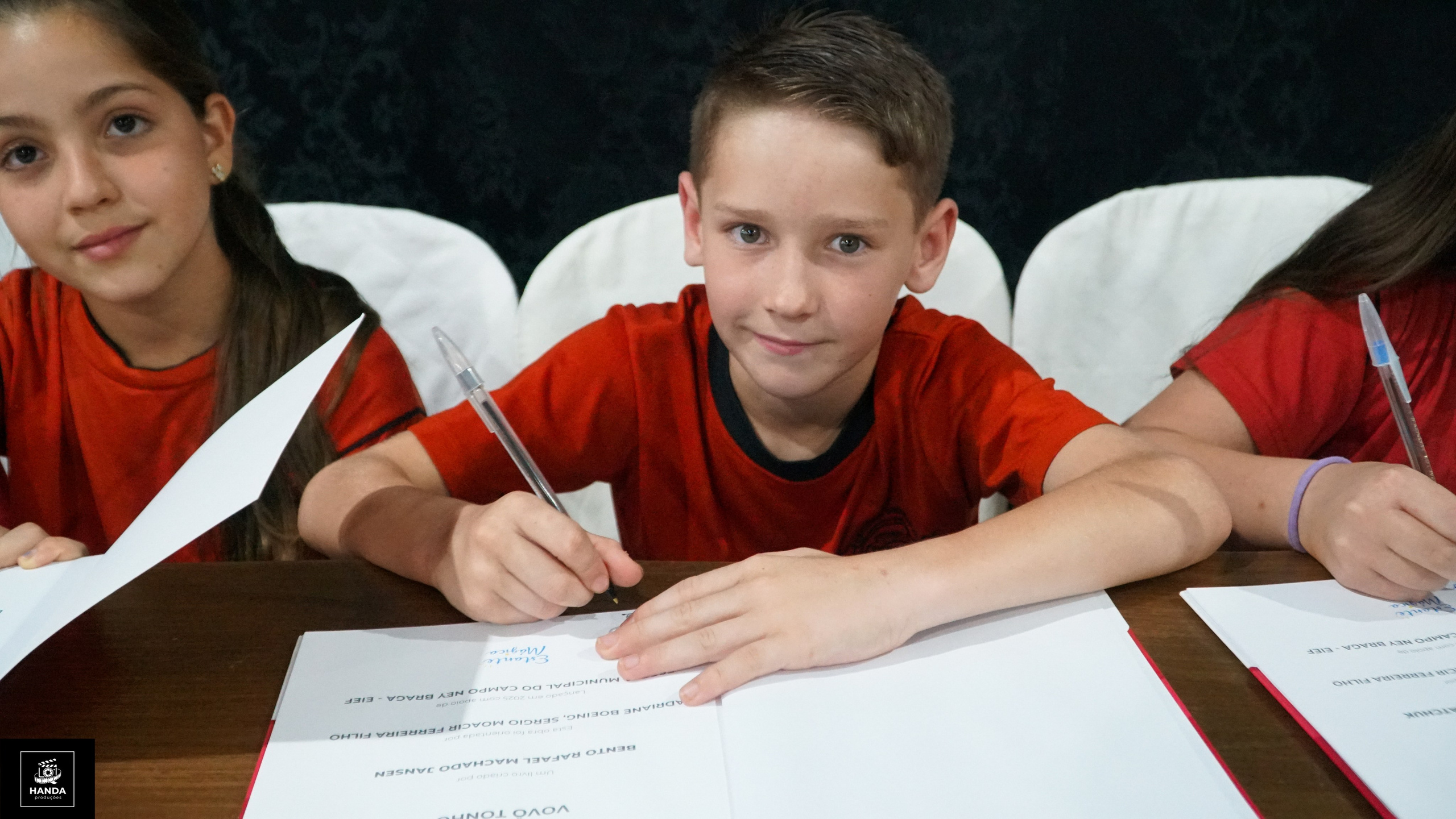 Noite autógrafos colégio Aurélio Buarque de Holanda. Handa Produções