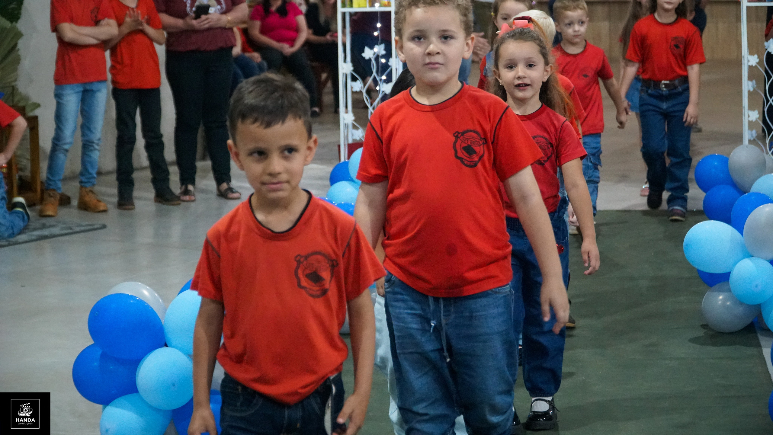 Noite autógrafos colégio Aurélio Buarque de Holanda. Handa Produções