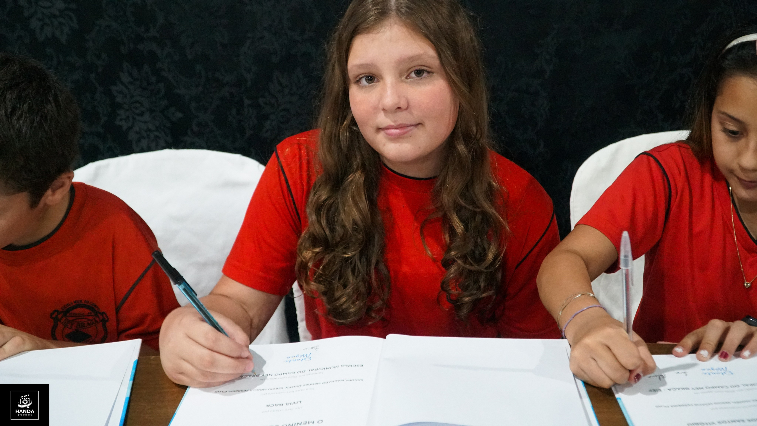 Noite autógrafos colégio Aurélio Buarque de Holanda. Handa Produções